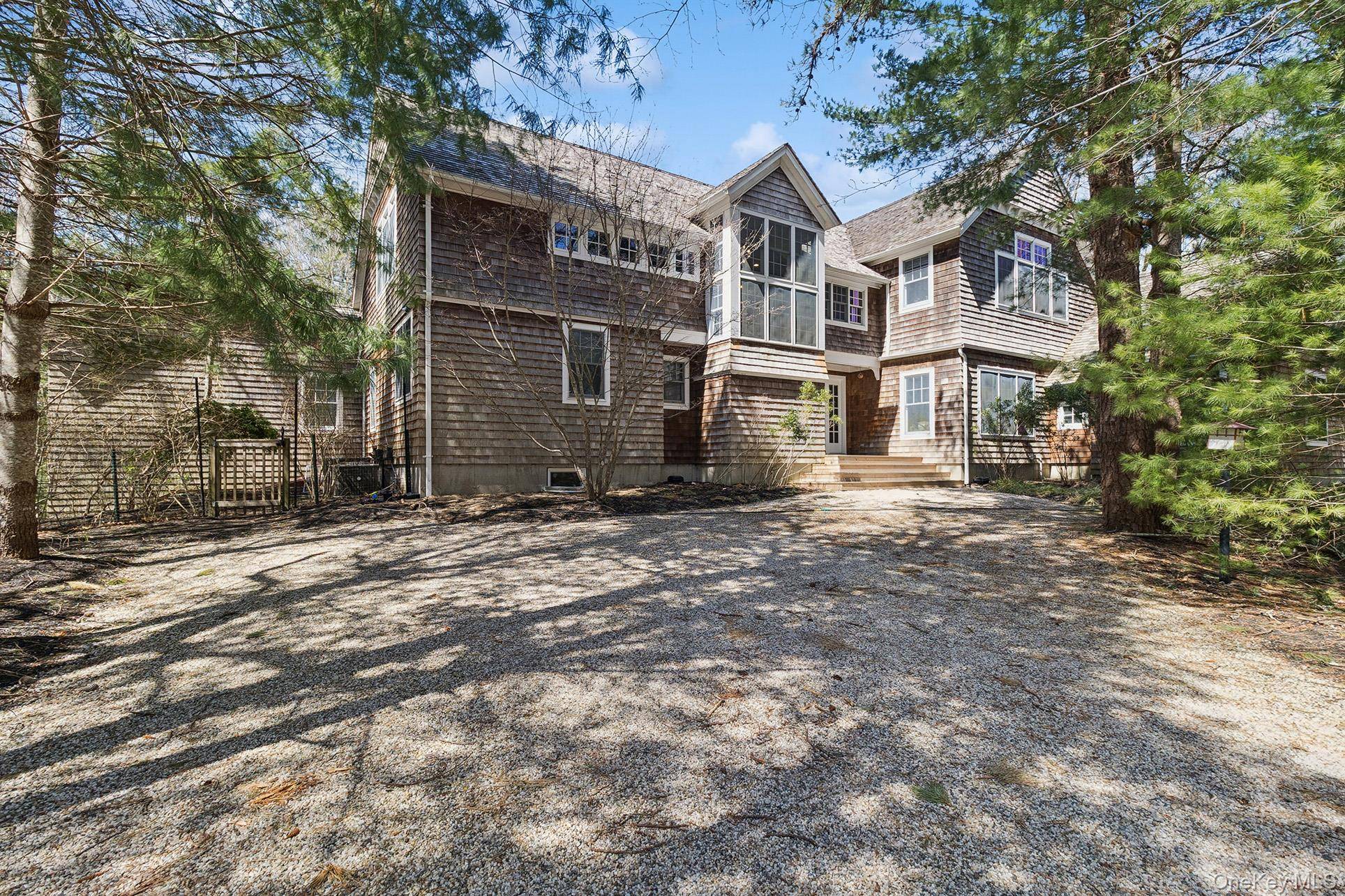11 Owls Nest LN, East Hampton, NY 11937
