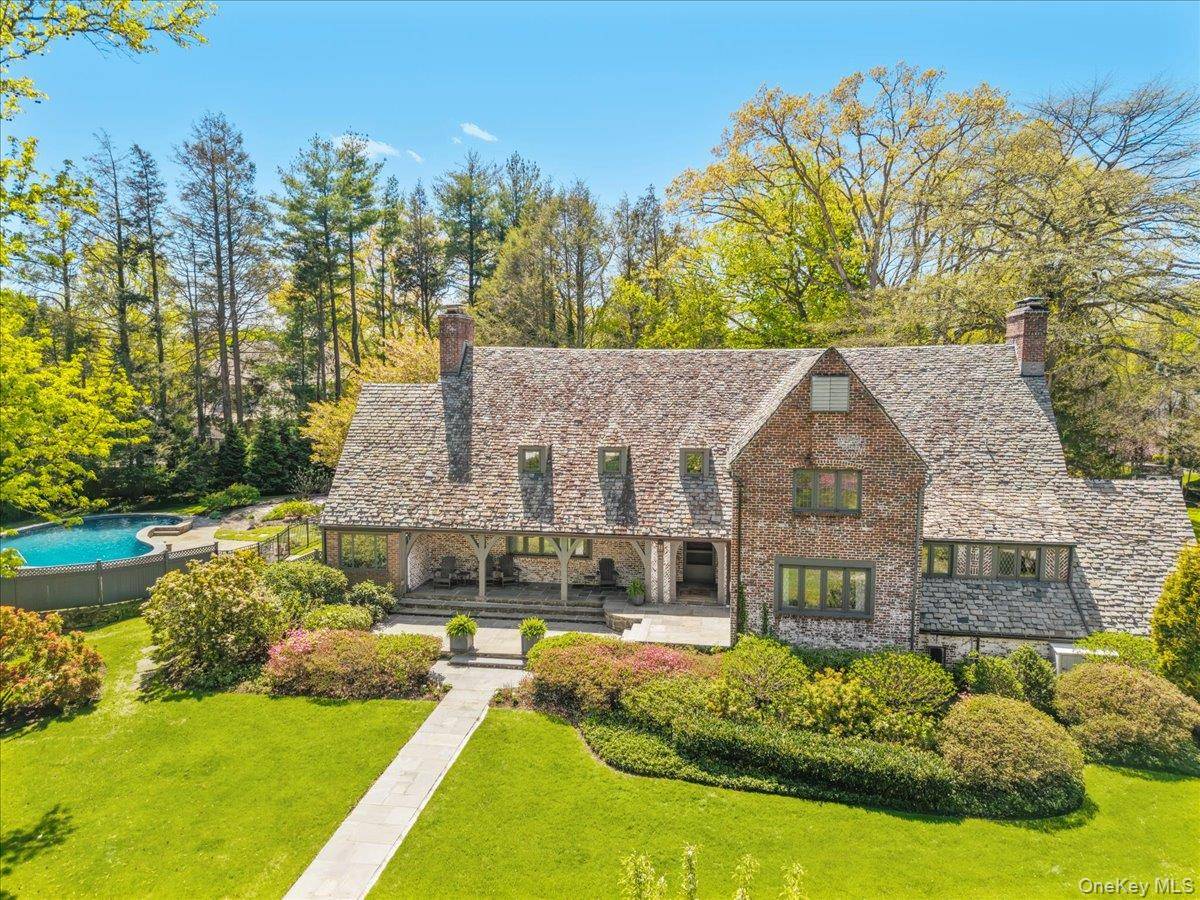 1 Dundee RD, Larchmont, NY 10538
