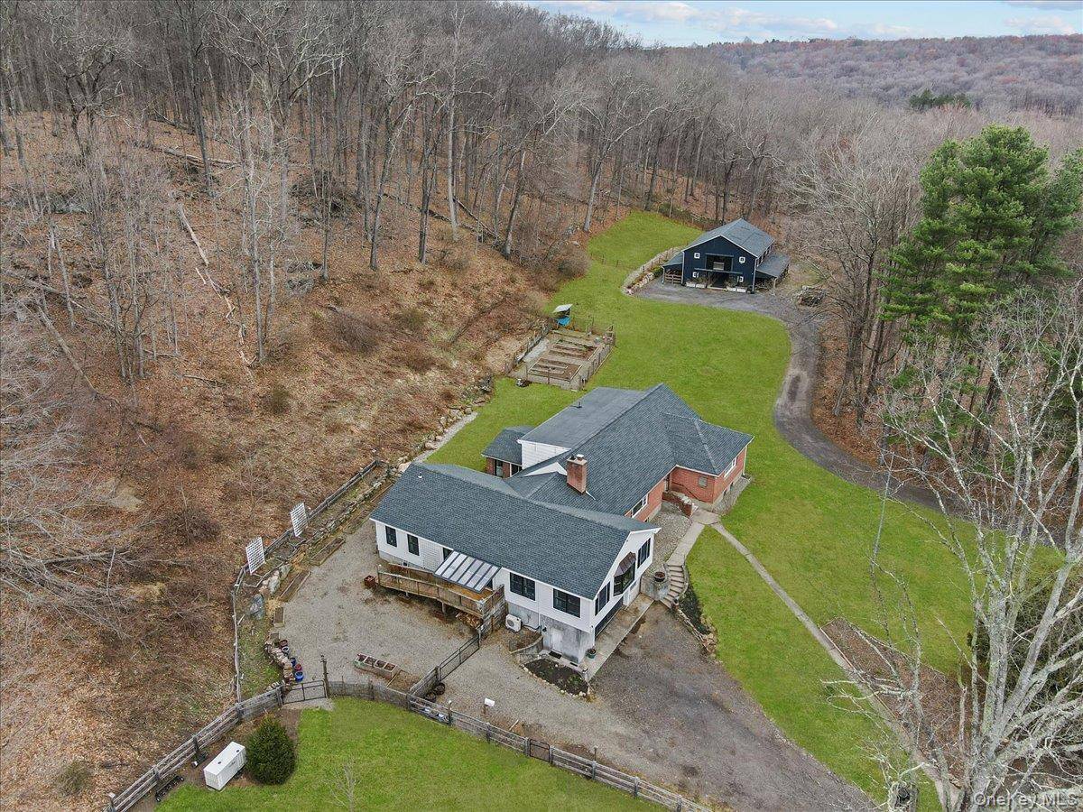 6 Annarock DR, Somers, NY 10589