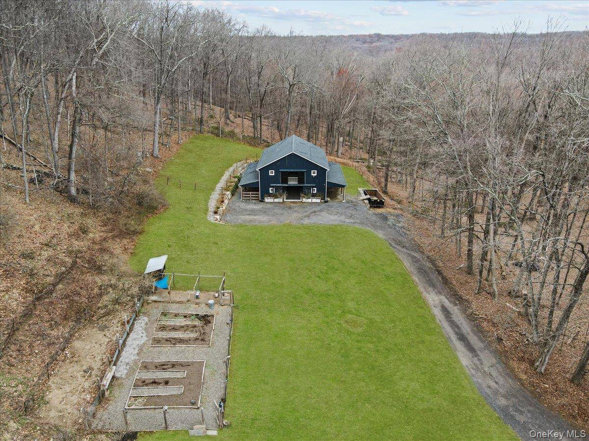 6 Annarock DR, Somers, NY 10589