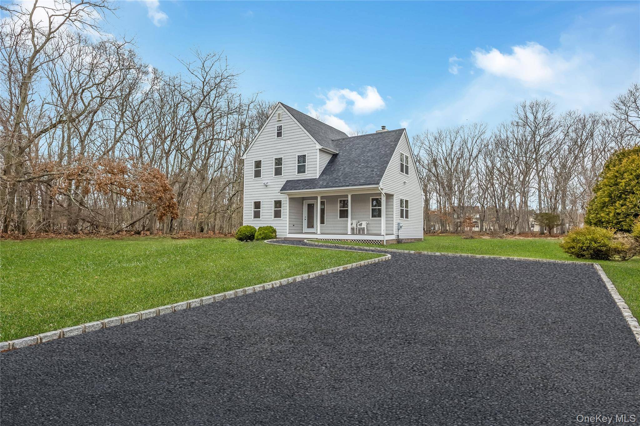 24 Buckskin LN, Riverhead, NY 11901