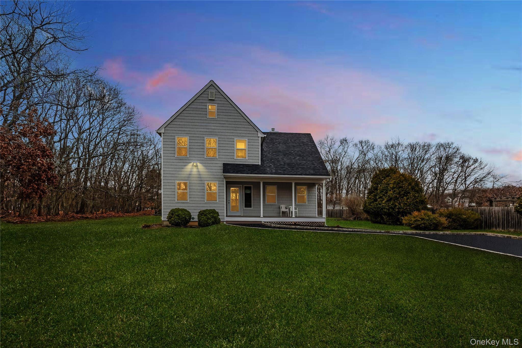 24 Buckskin LN, Riverhead, NY 11901