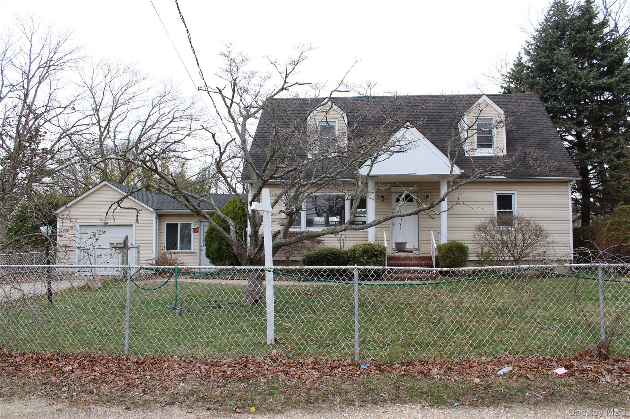 1354 Manor LN, Bay Shore, NY 11706