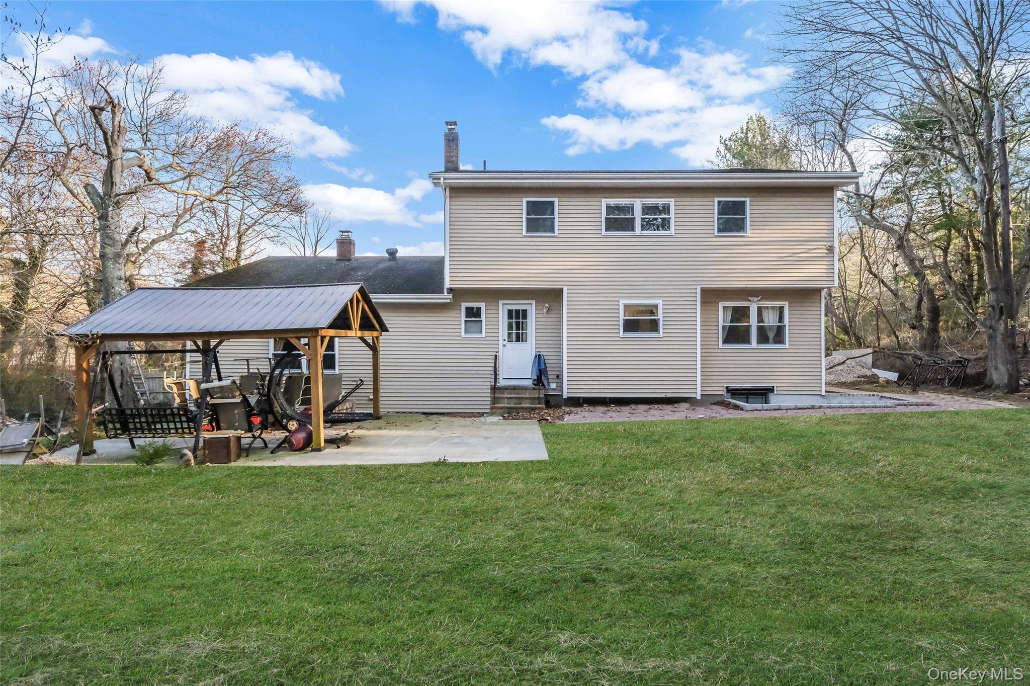 231 W Woodside AVE, Patchogue, NY 11772