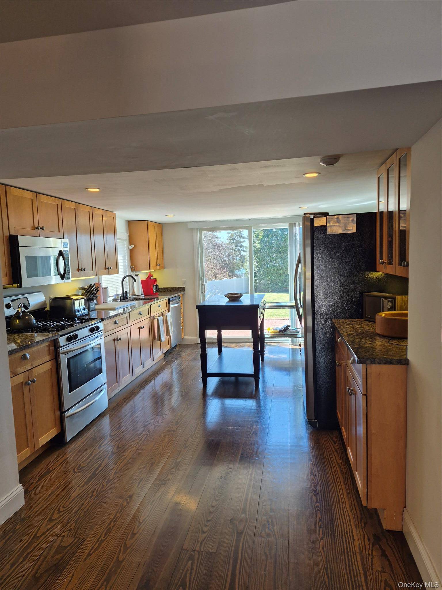 2 S Valley RD, Hampton Bays, NY 11946