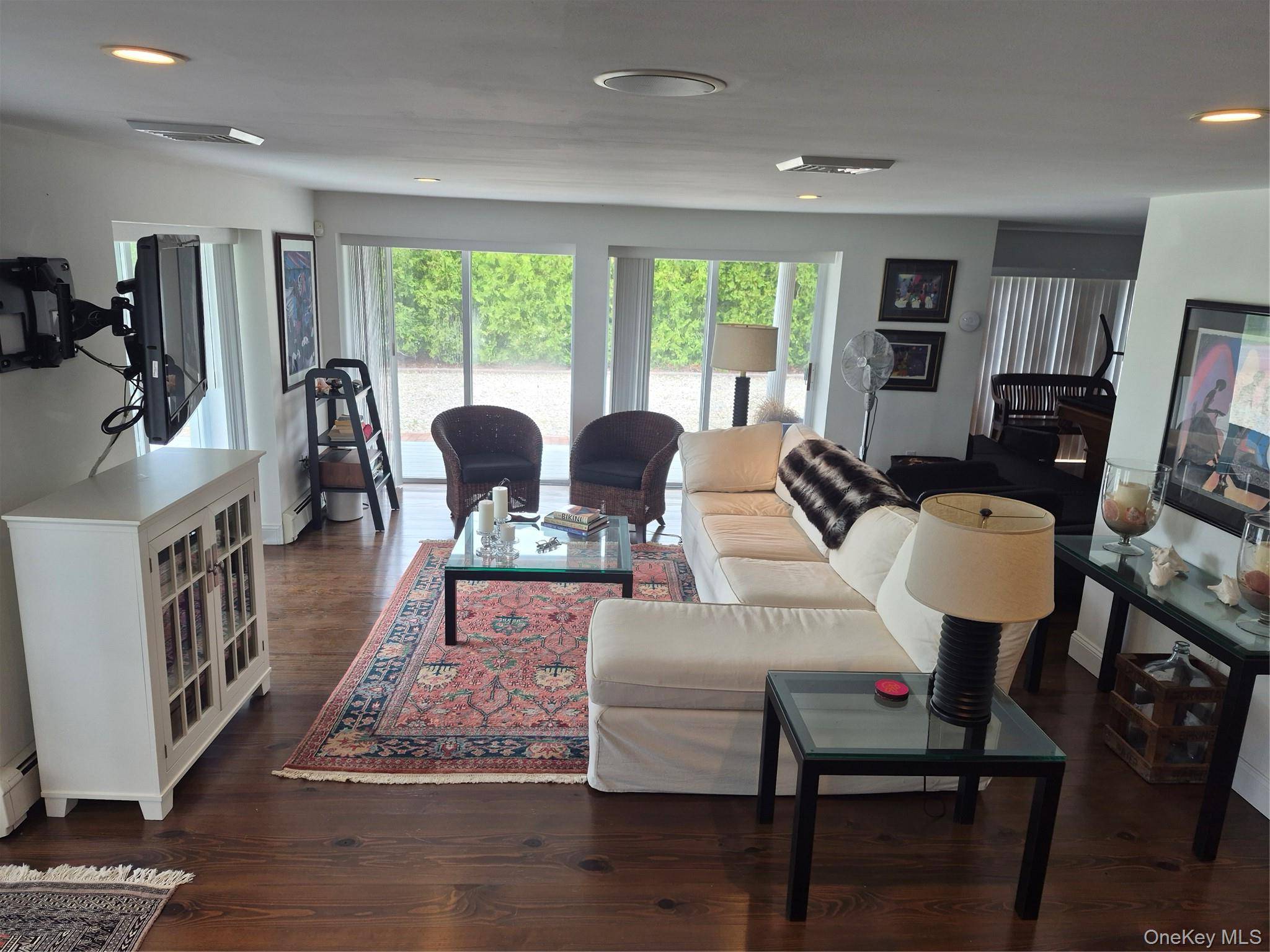 2 S Valley RD, Hampton Bays, NY 11946