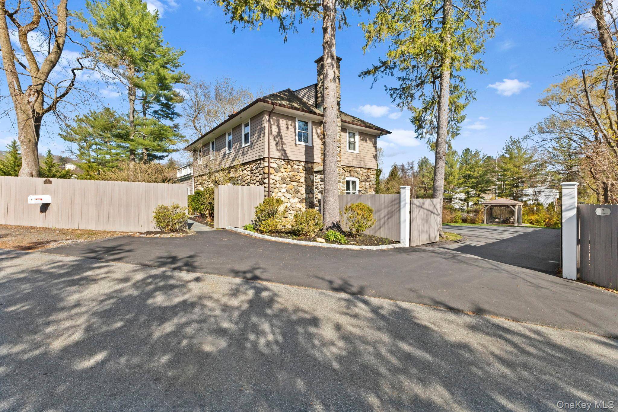 7 Rolling Hills RD, Thornwood, NY 10594