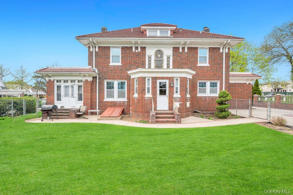 88-35 193rd ST, Hollis, NY 11423