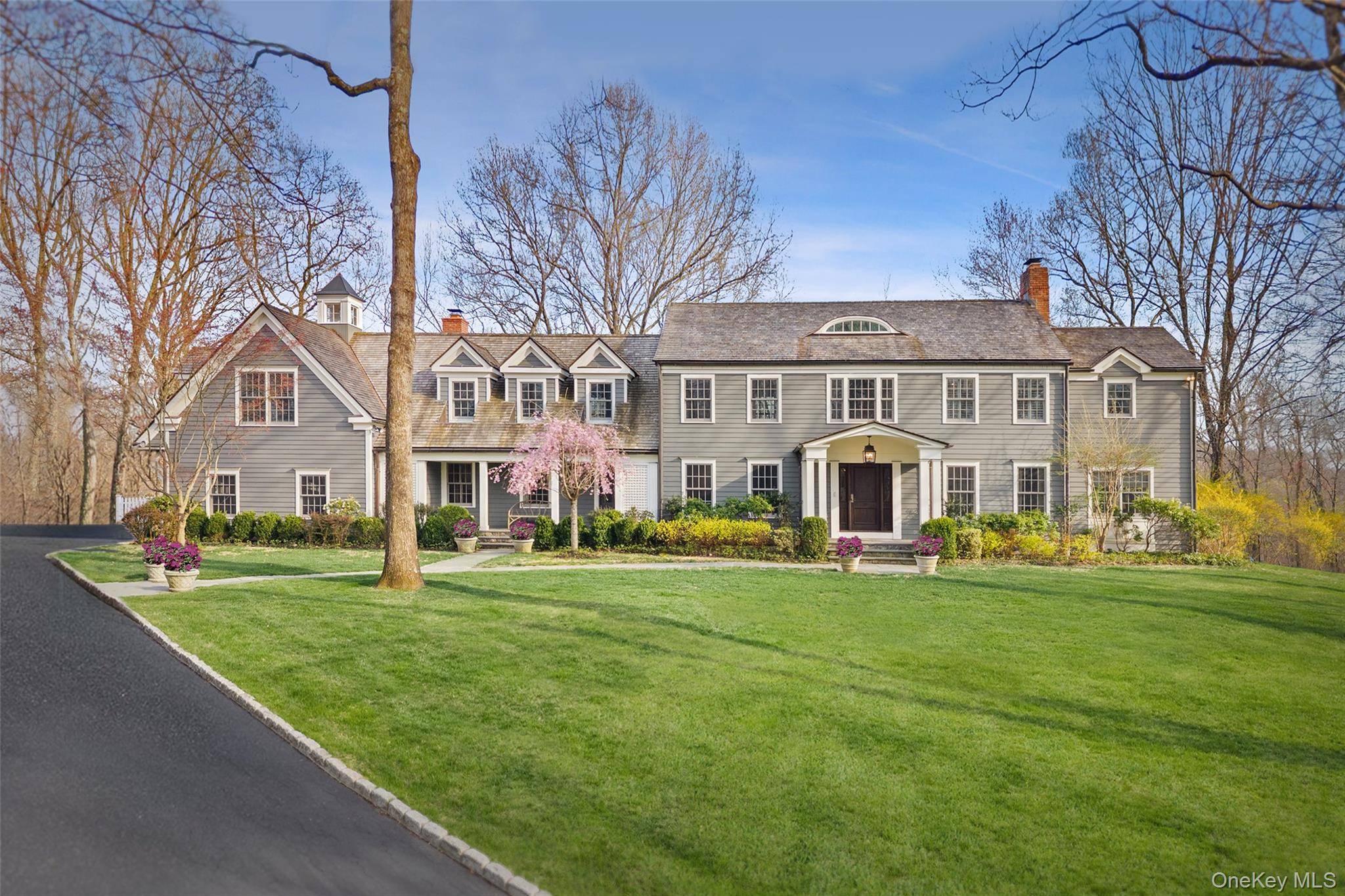 9 Deer Creek LN, Mount Kisco, NY 10549
