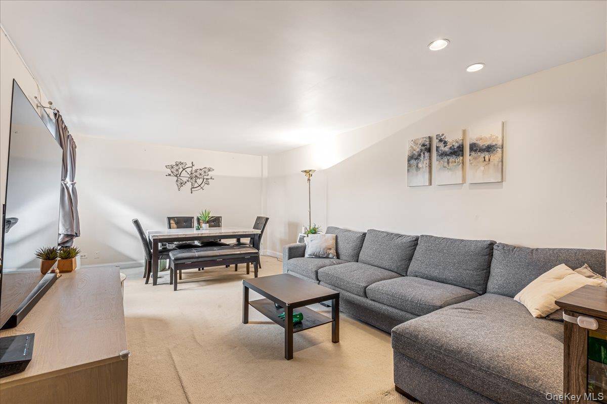 144-55 Melbourne AVE #3E, Flushing, NY 11367