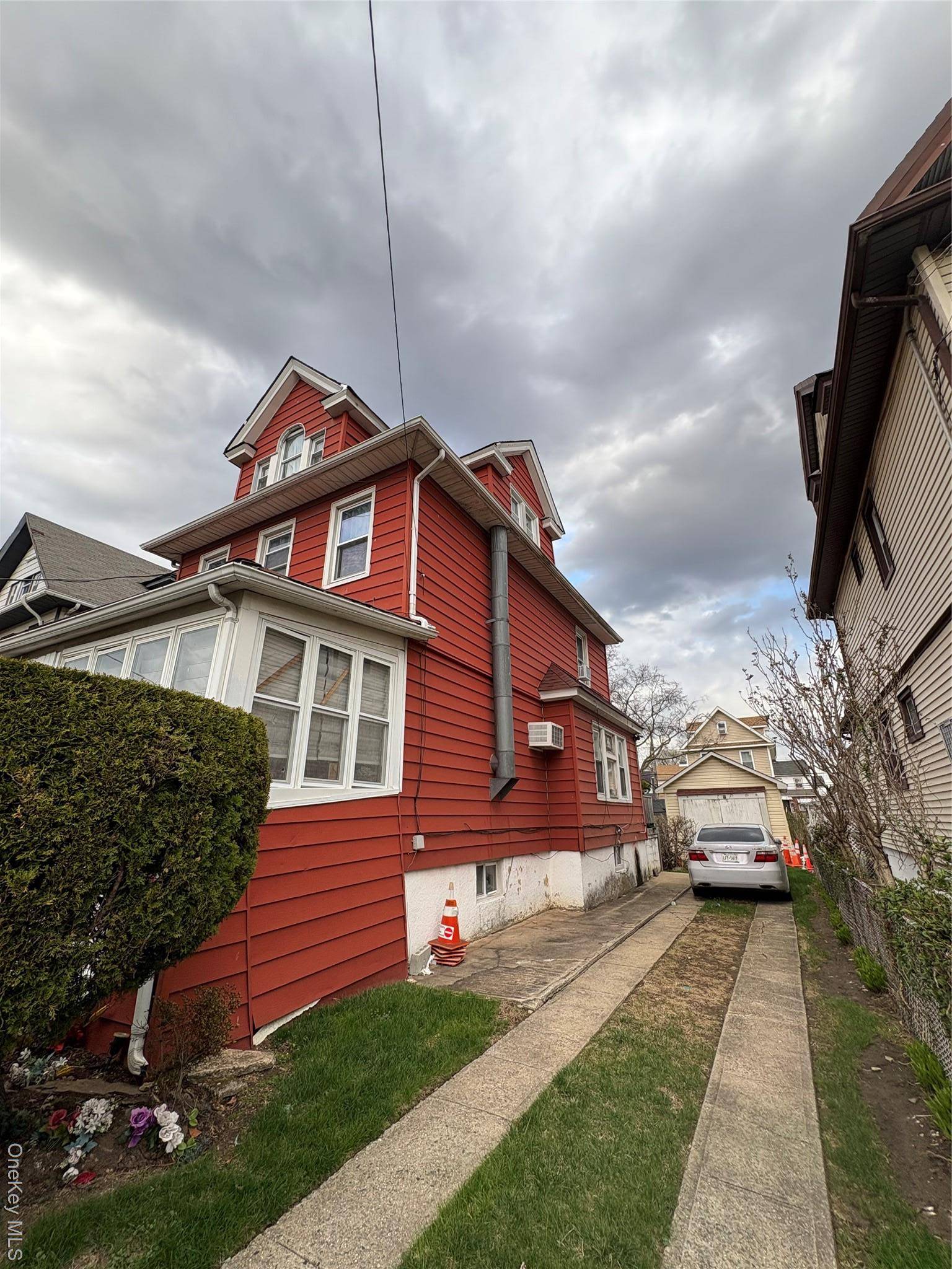 10409 189th ST, Saint Albans, NY 11412