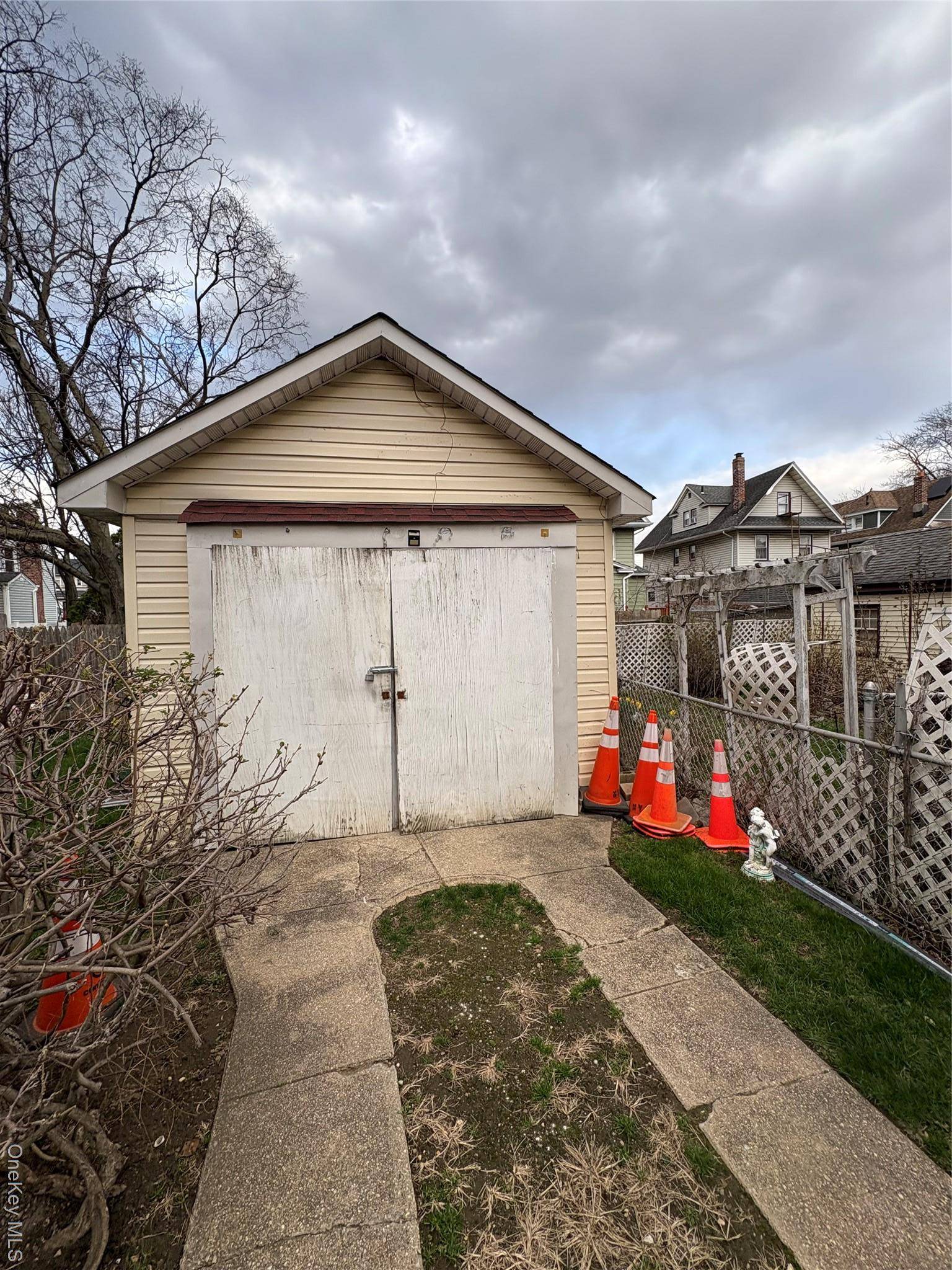 10409 189th ST, Saint Albans, NY 11412