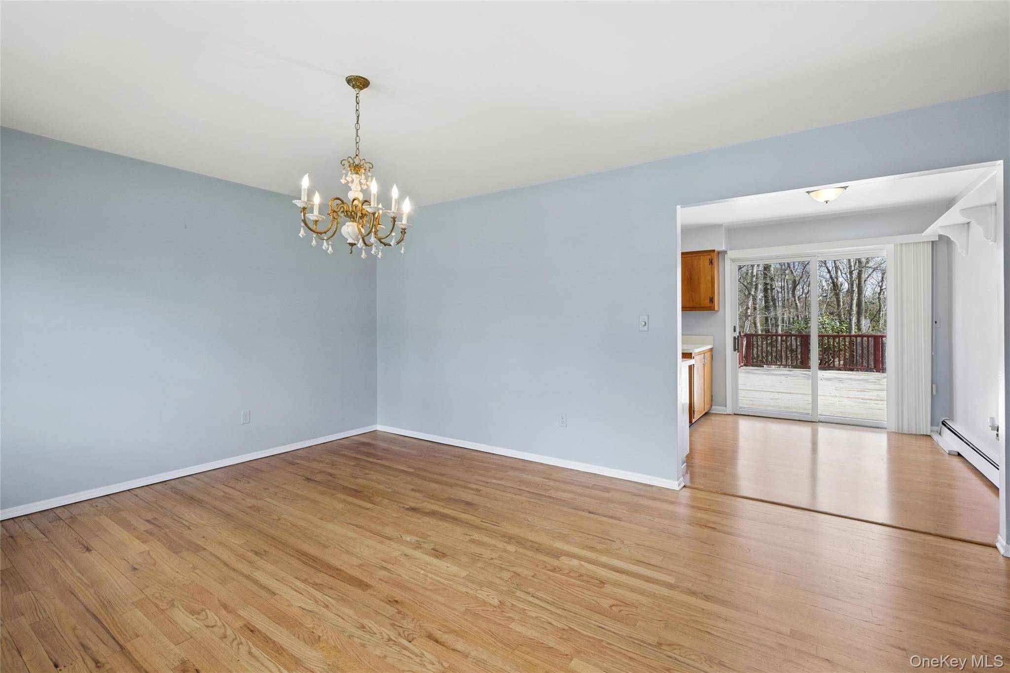 4 Columbine AVE, Hampton Bays, NY 11946