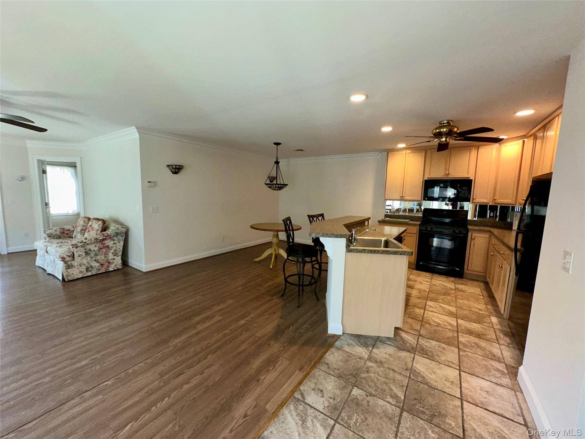 5 White Oak CT #5, Coram, NY 11727