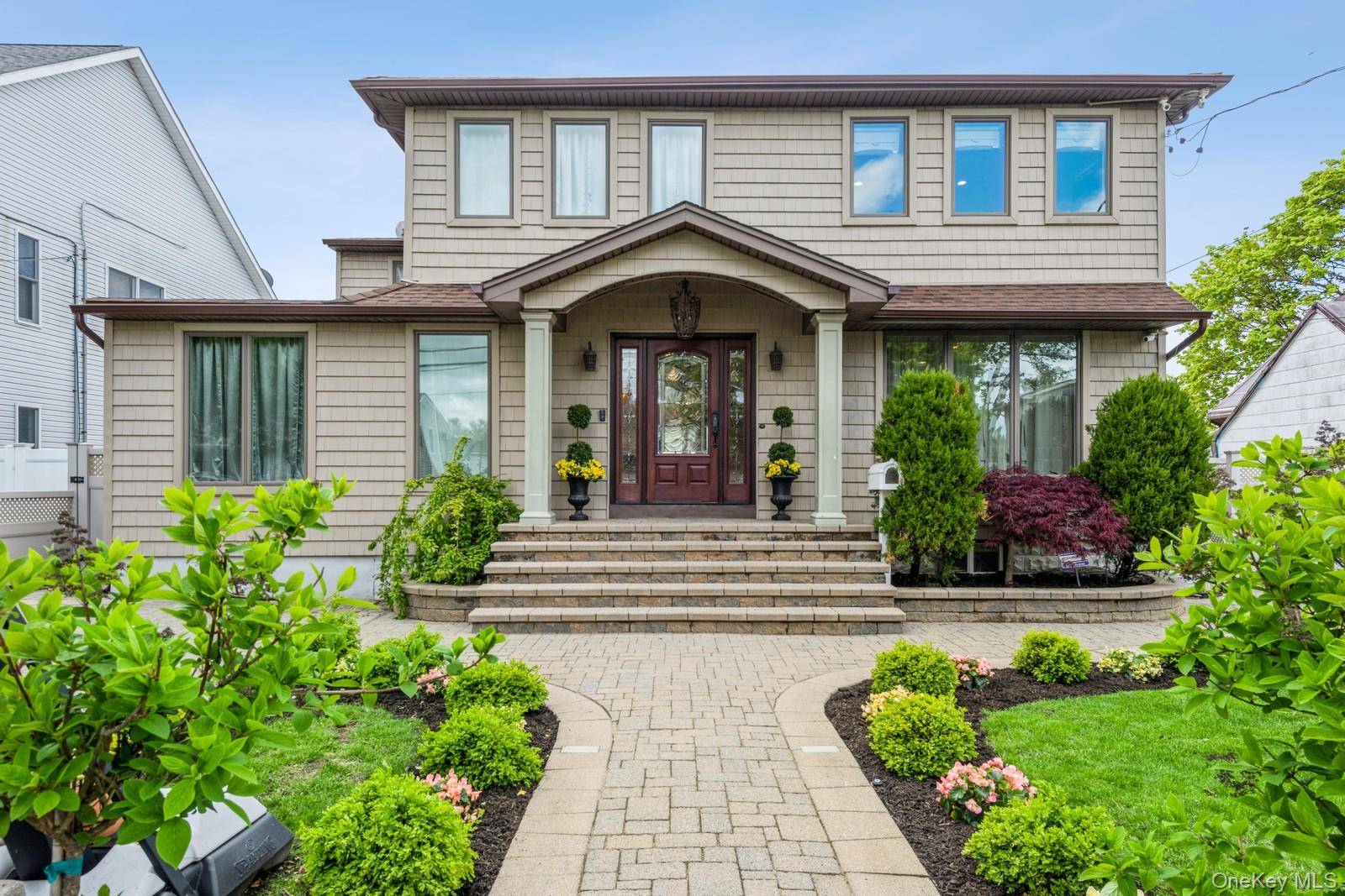 82 Division AVE, Massapequa, NY 11758