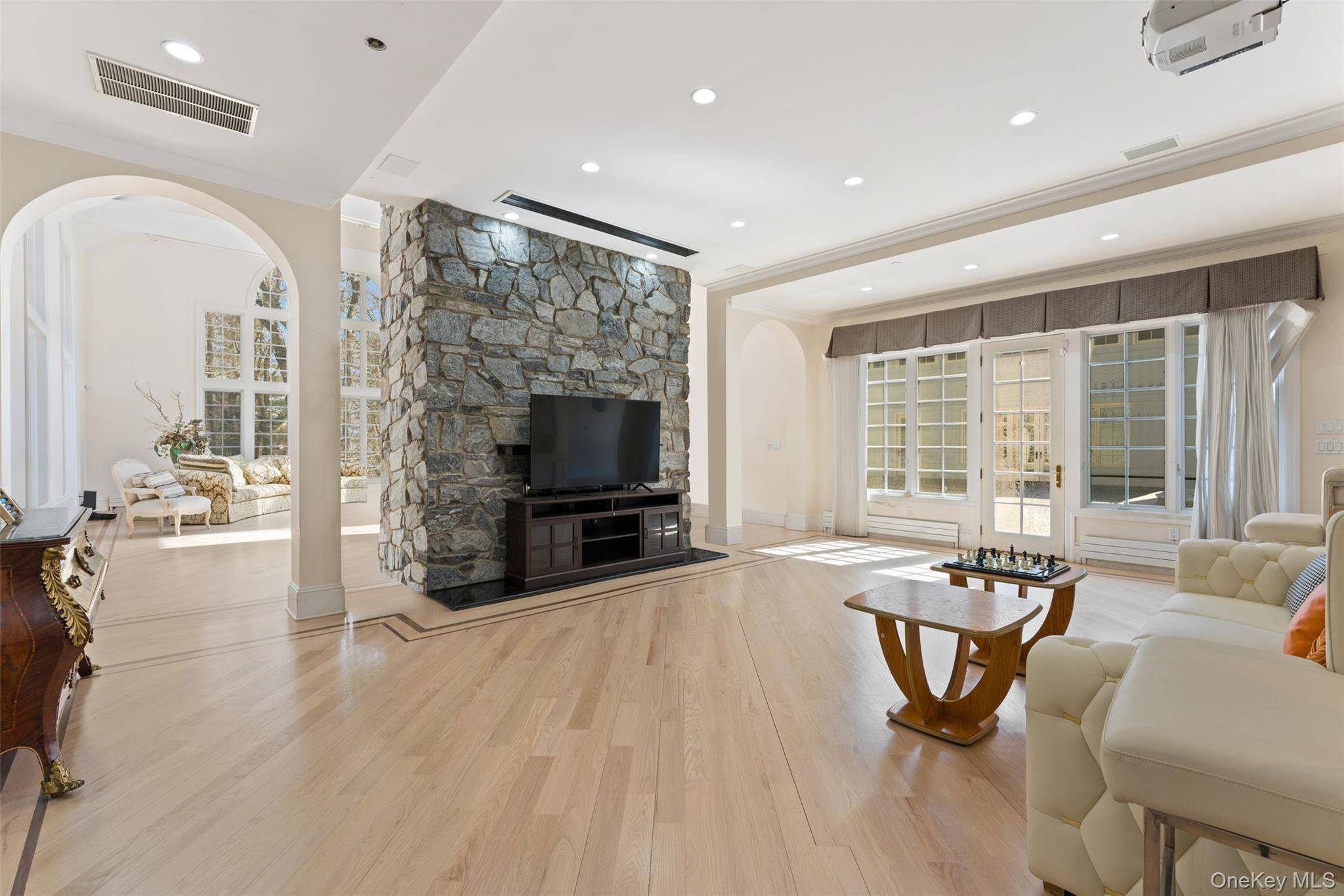 2 High Point TER, Scarsdale, NY 10583