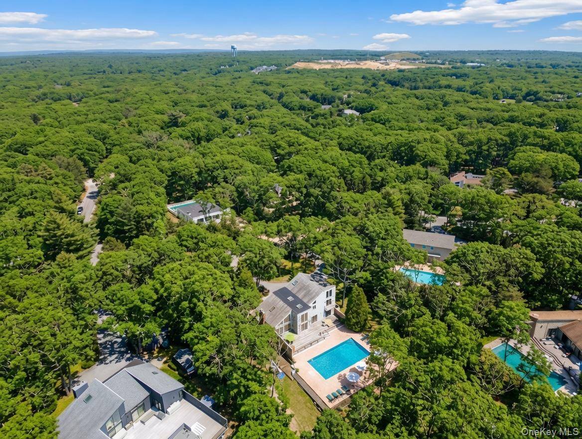 44 Diane DR, East Hampton, NY 11937