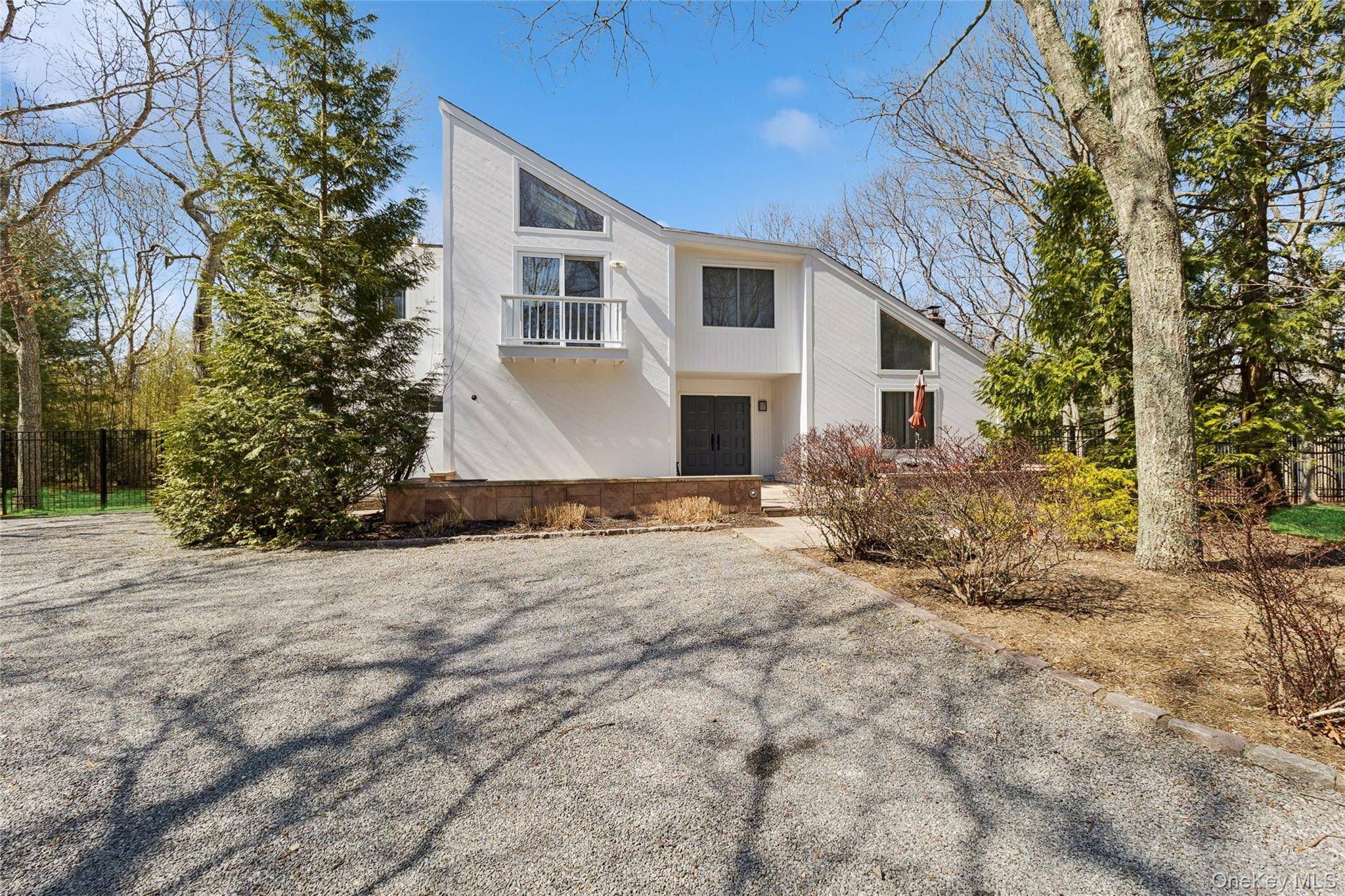 44 Diane DR, East Hampton, NY 11937