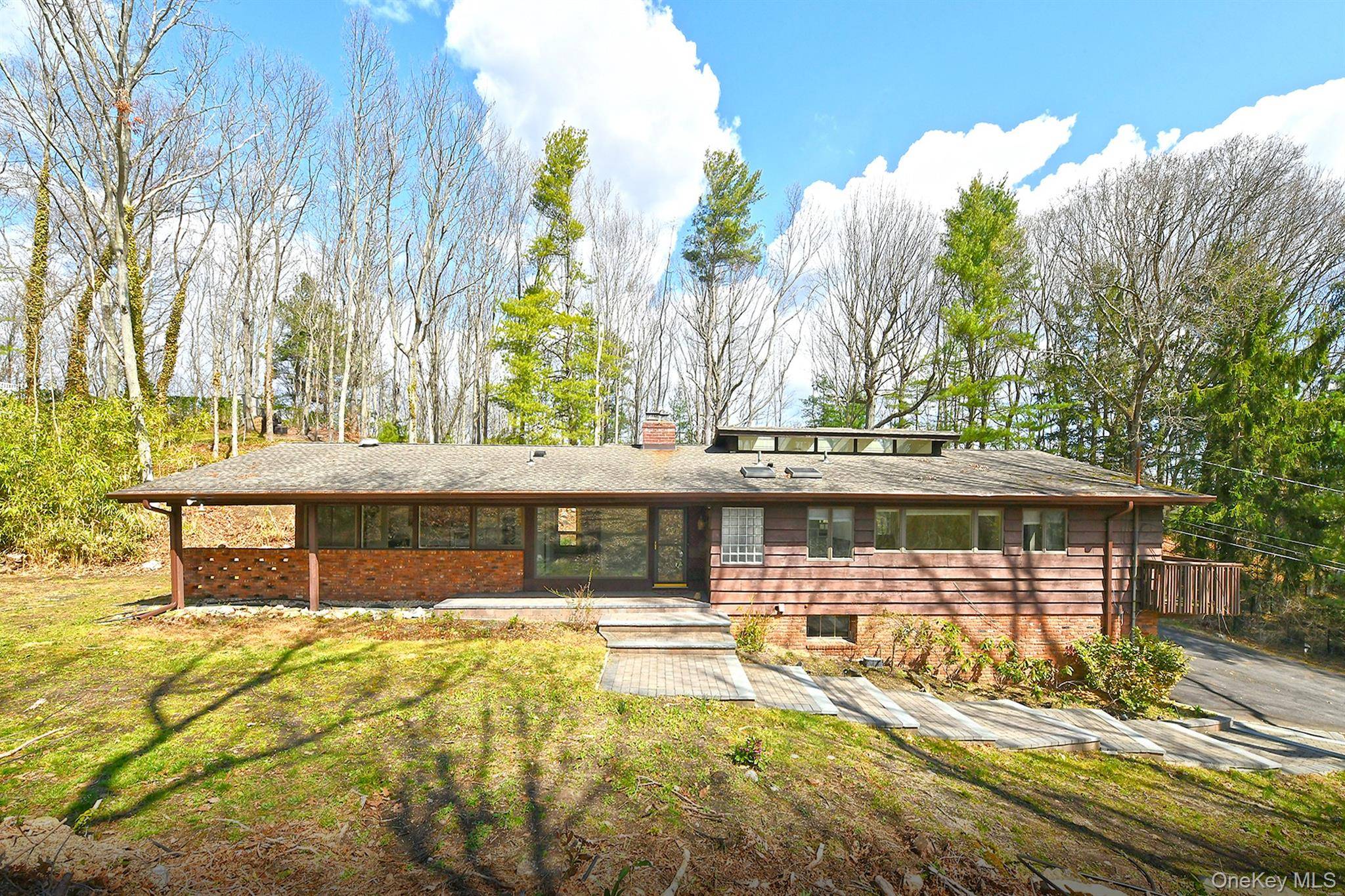 10 Ponderosa DR, Melville, NY 11747