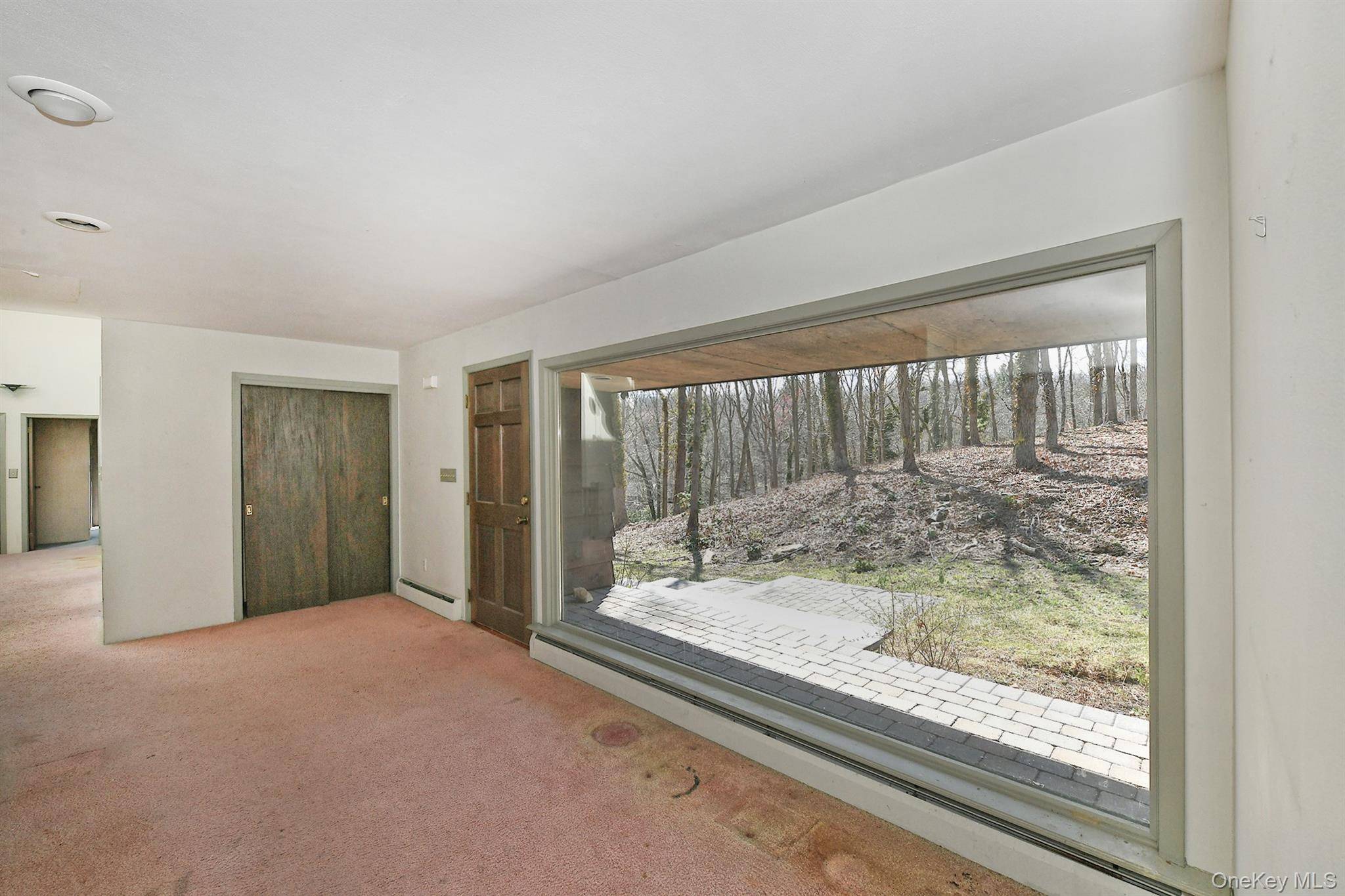 10 Ponderosa DR, Melville, NY 11747