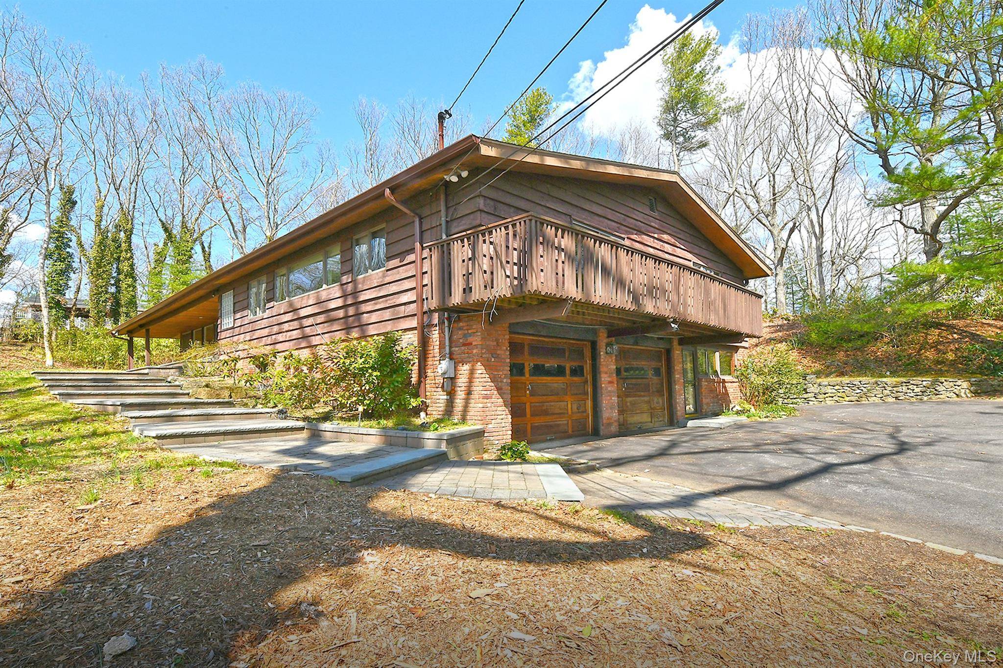 10 Ponderosa DR, Melville, NY 11747