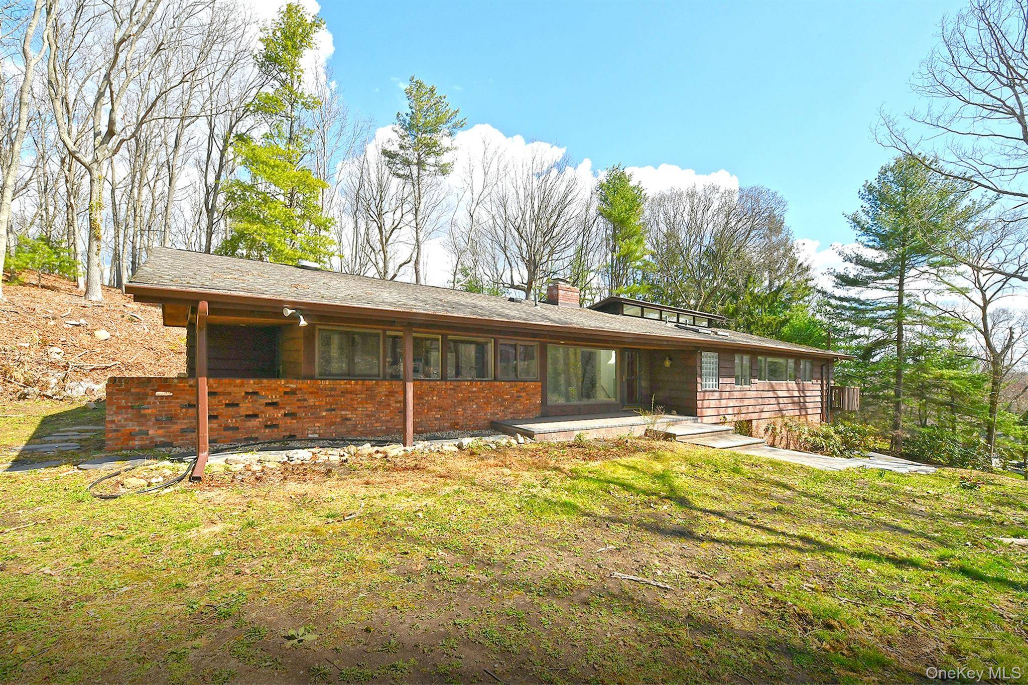 10 Ponderosa DR, Melville, NY 11747