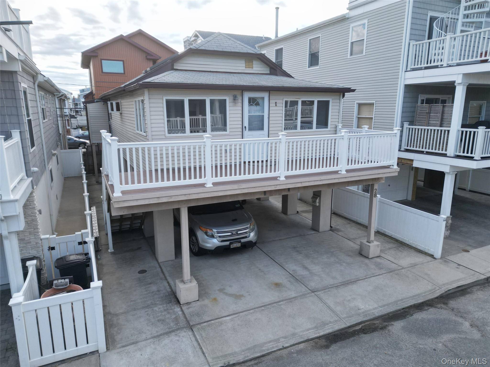 28 New Hampshire ST, Long Beach, NY 11561