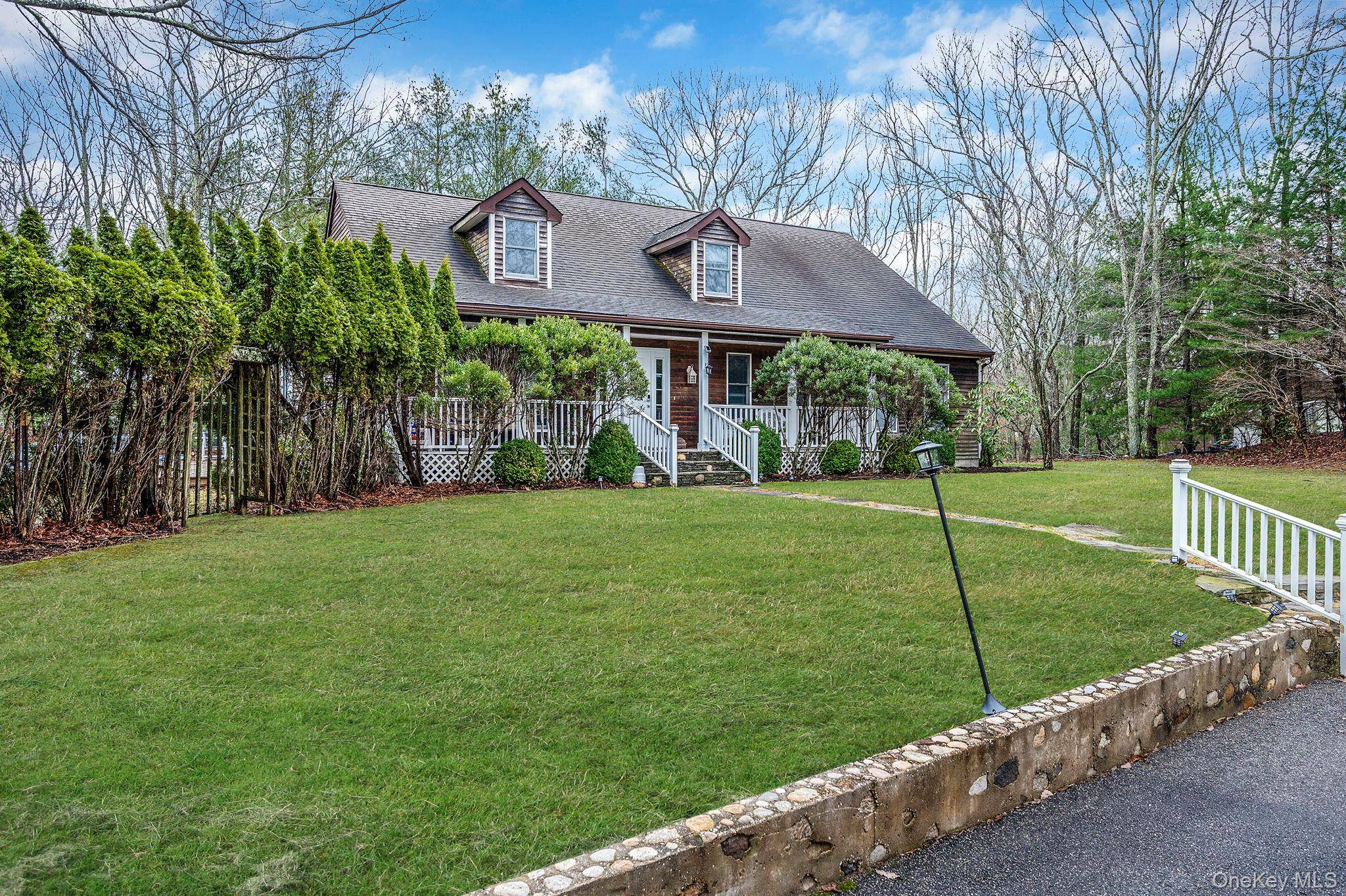 128 Springy Banks RD, East Hampton, NY 11937