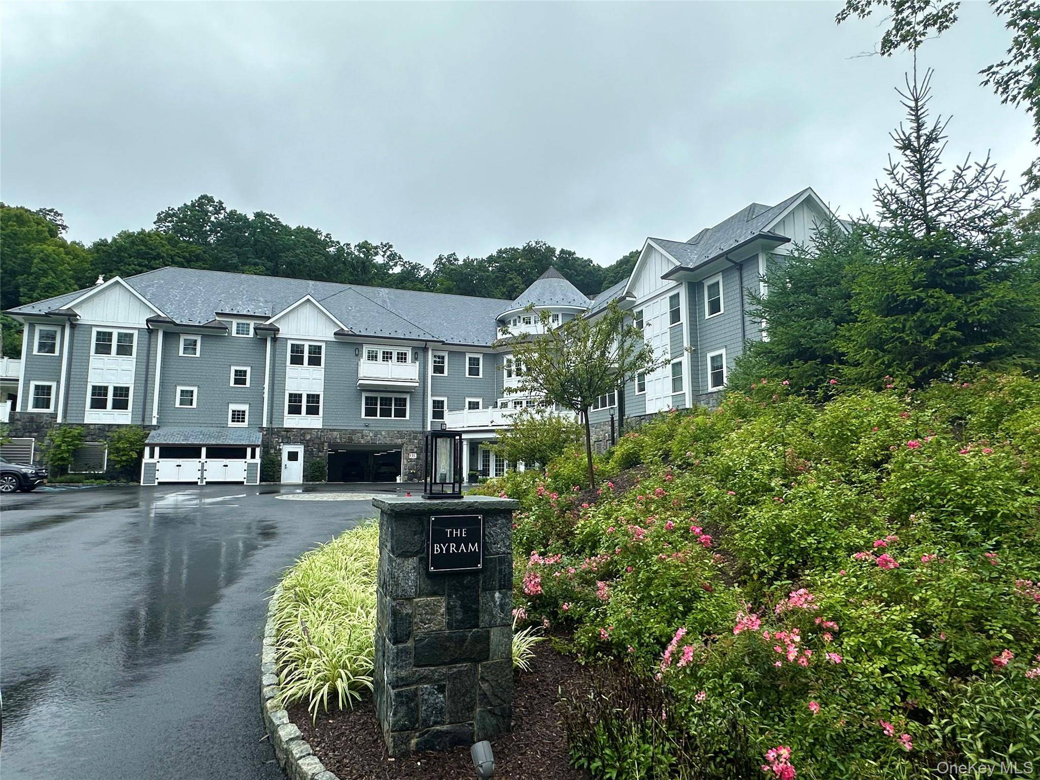 585 Main St #1A, Armonk, NY 10504