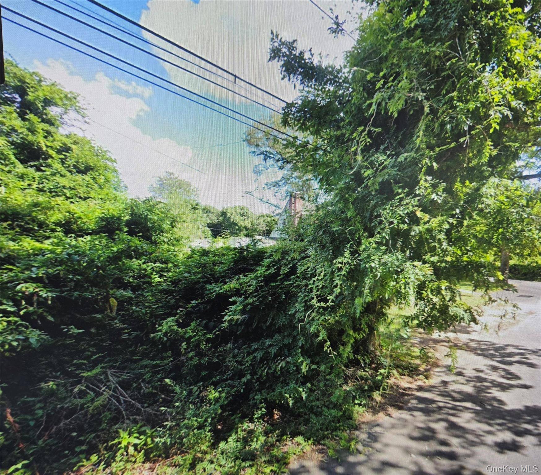 11 Cypress ST, Wyandanch, NY 11798