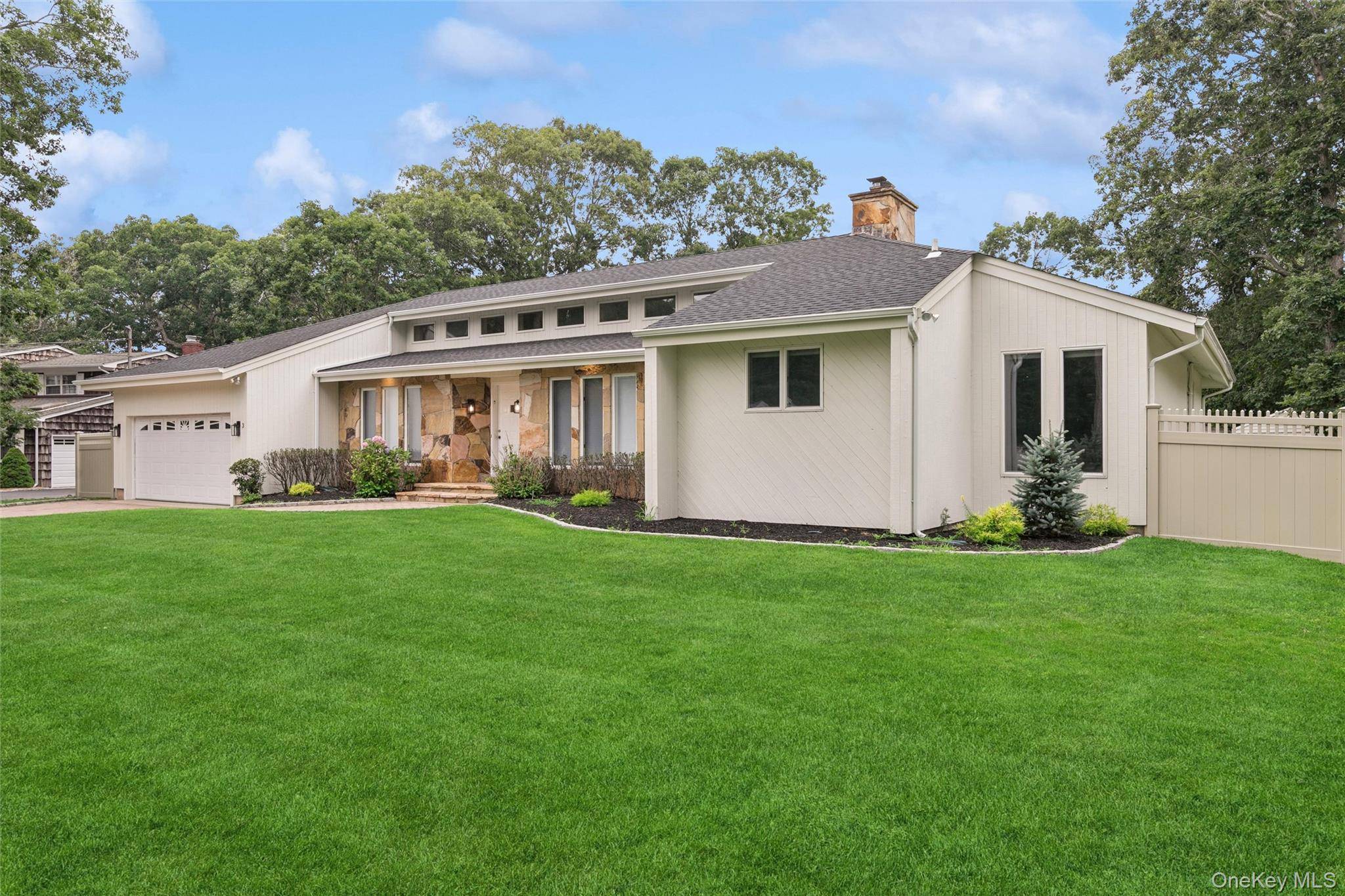 3 Harbor RD, Hampton Bays, NY 11946