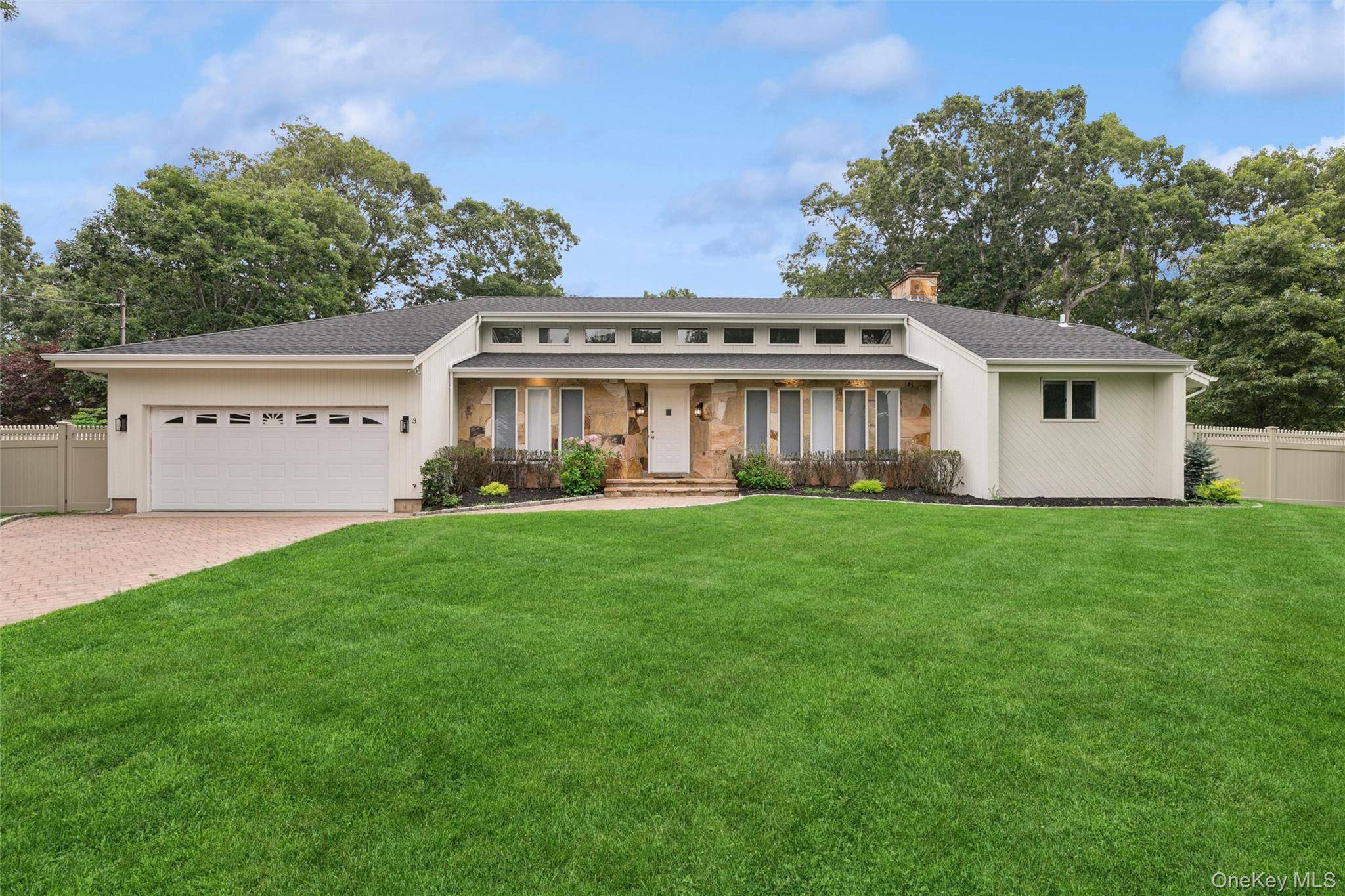 3 Harbor RD, Hampton Bays, NY 11946