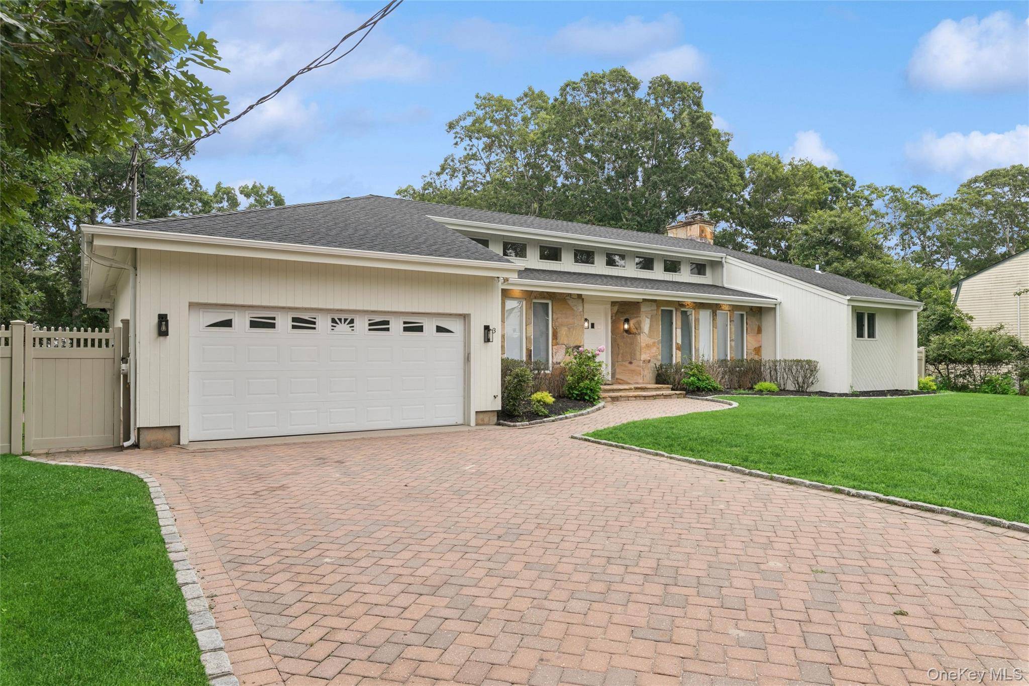 3 Harbor RD, Hampton Bays, NY 11946