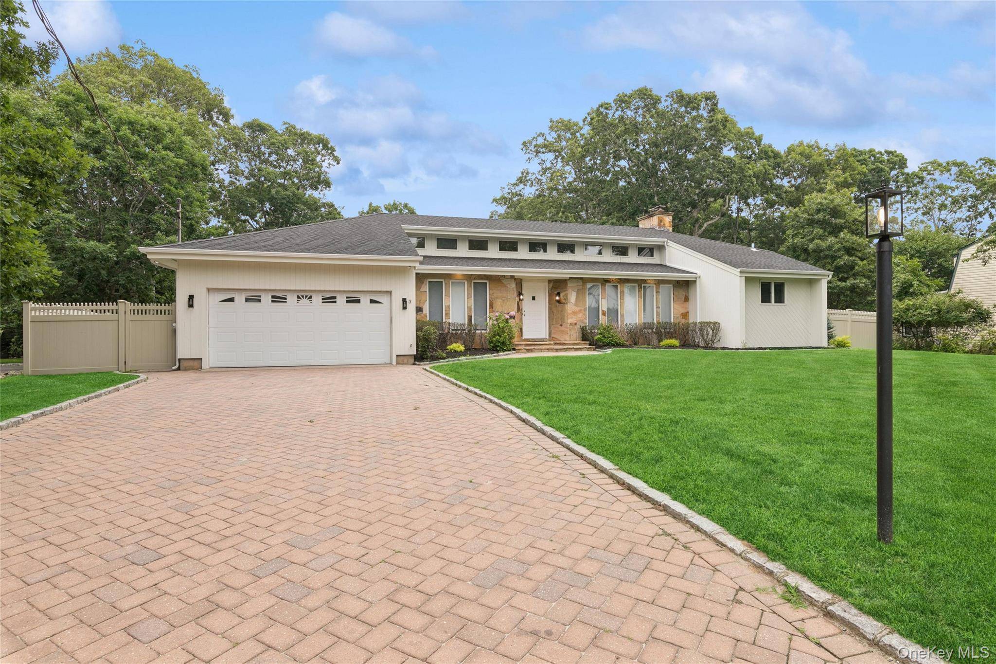3 Harbor RD, Hampton Bays, NY 11946