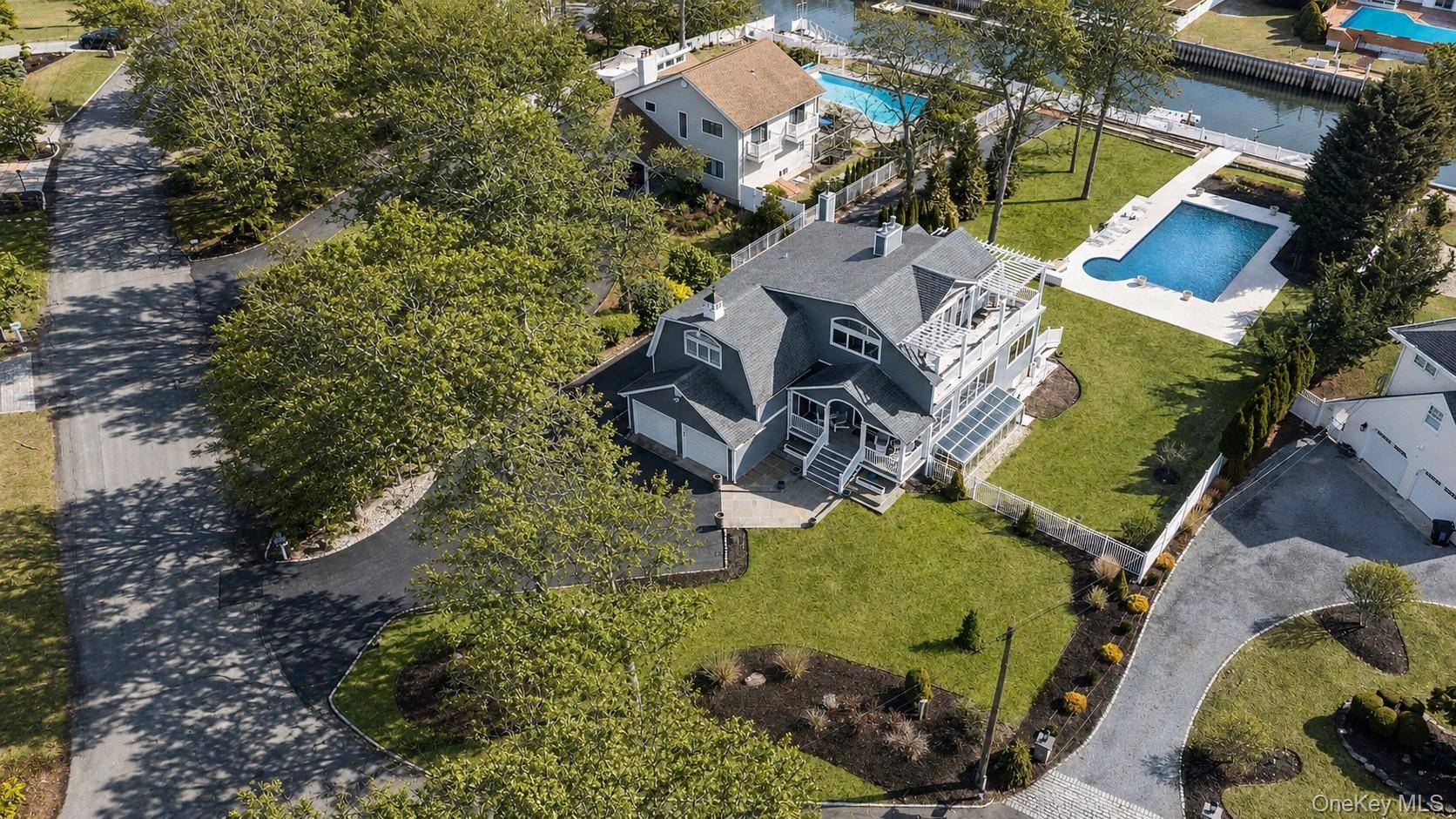 8 Canal WAY, Hampton Bays, NY 11946