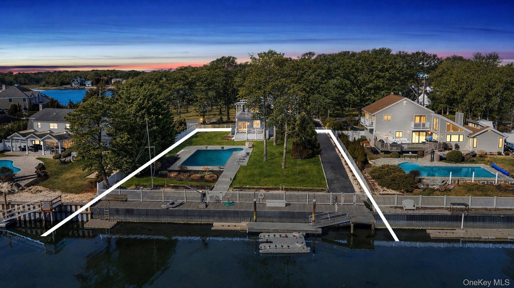 8 Canal WAY, Hampton Bays, NY 11946