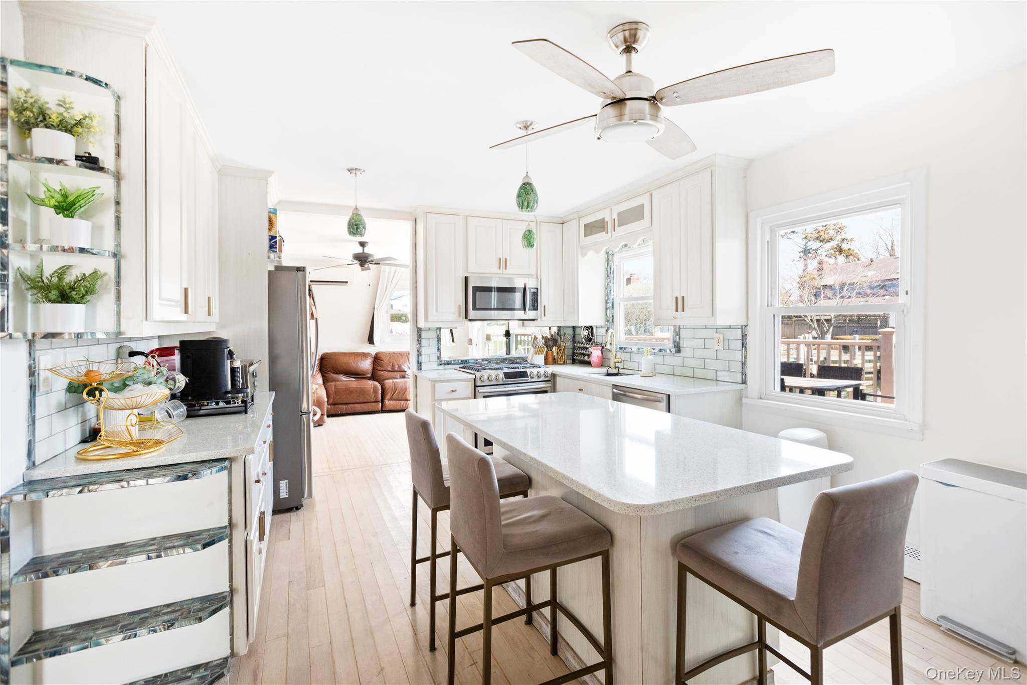 2 E Lido Prom, Lindenhurst, NY 11757