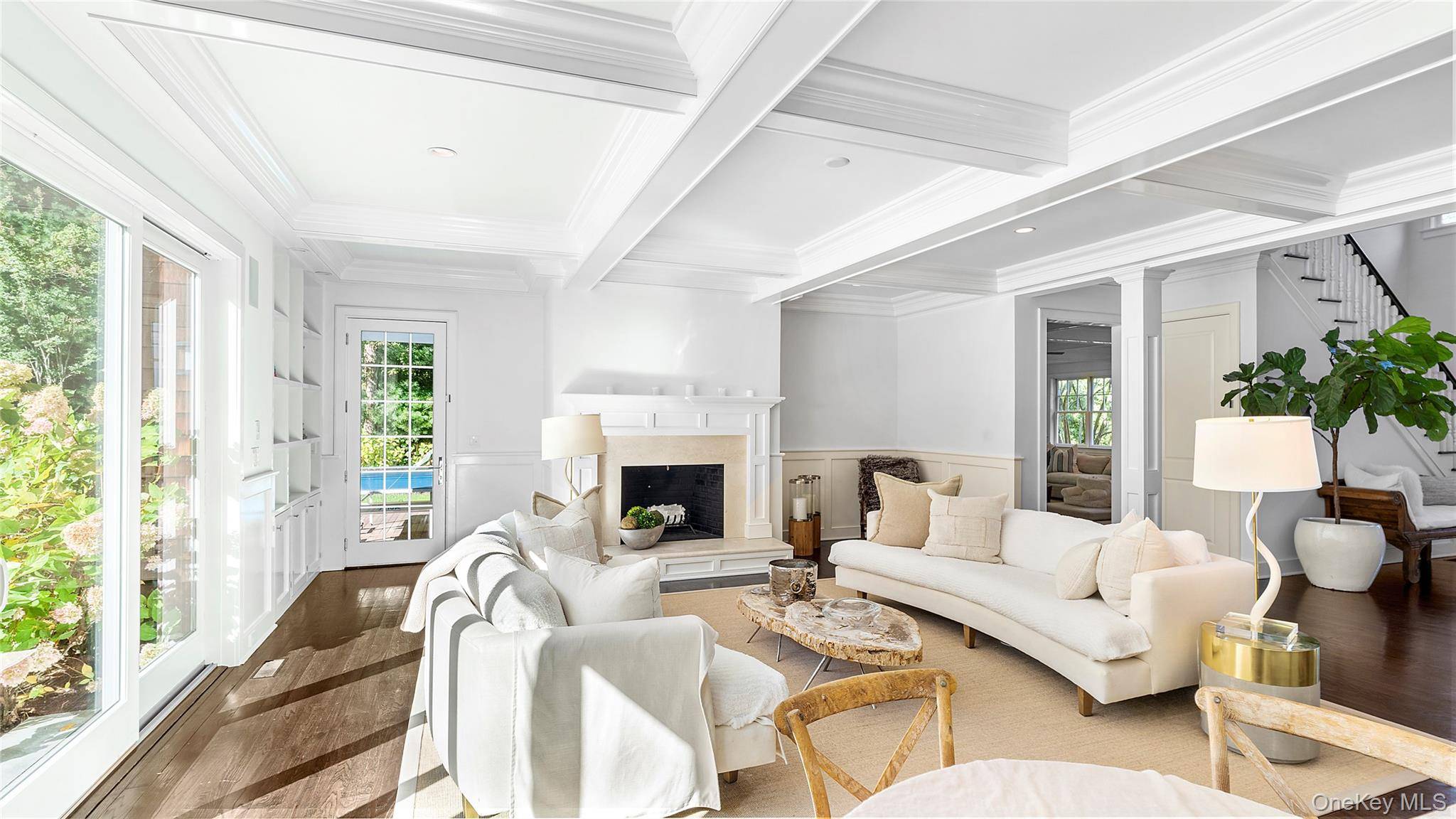 14 W Hills CT, Southampton, NY 11968