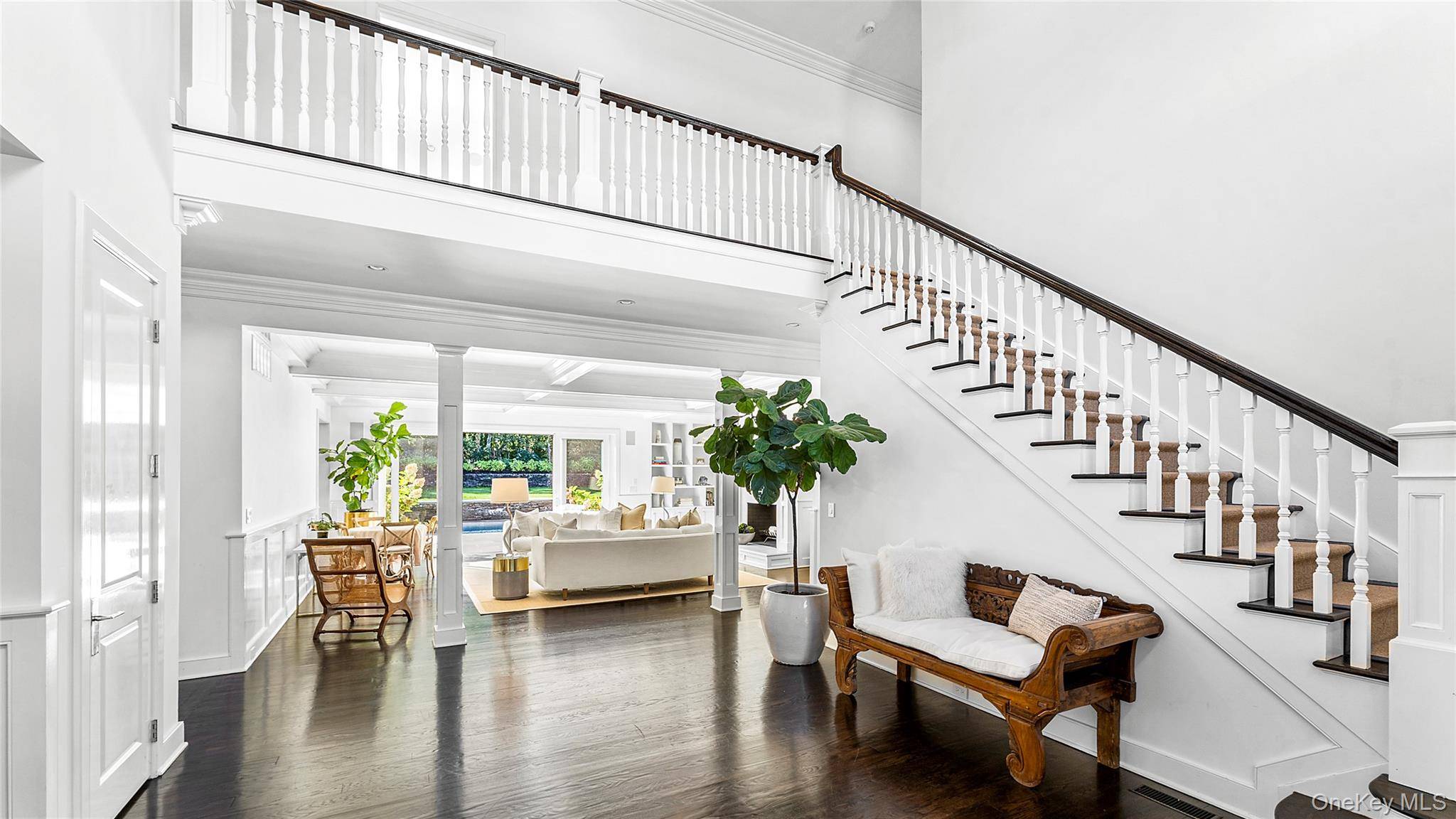 14 W Hills CT, Southampton, NY 11968
