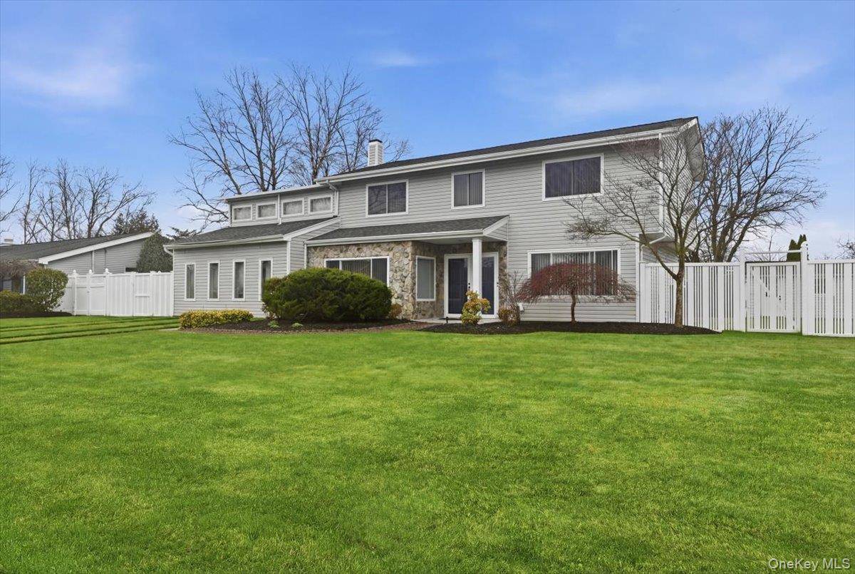 16 Seaway DR, Copiague, NY 11726