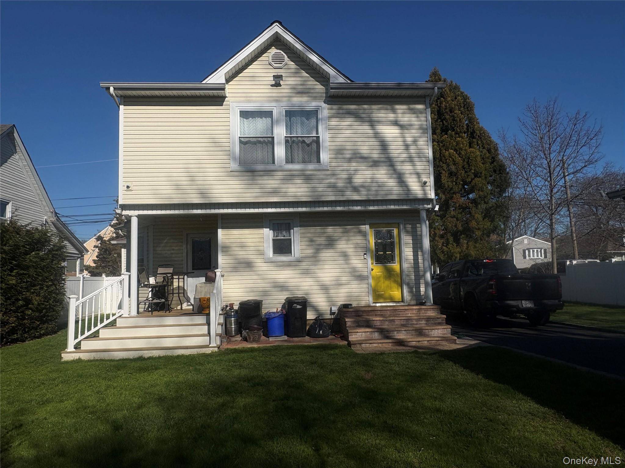 25 Rutland RD, Freeport, NY 11520
