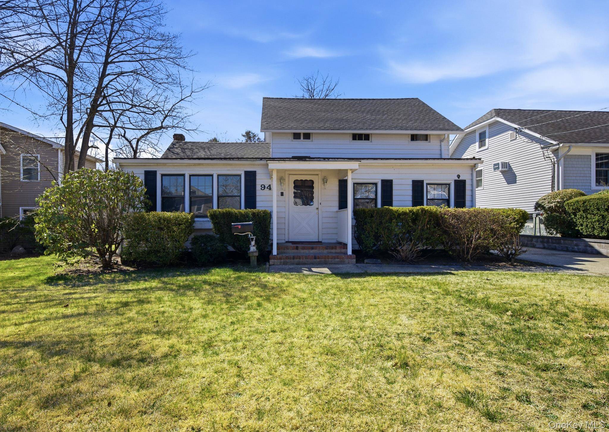 94 E Lakewood ST, Patchogue, NY 11772