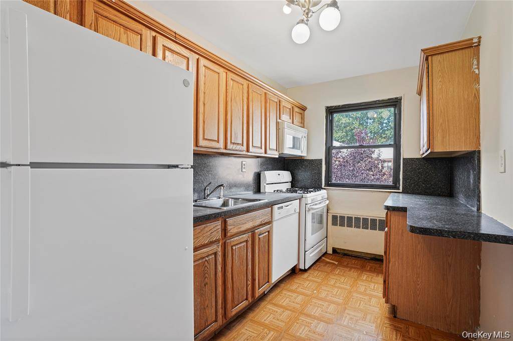 90-55 Shore Pkwy #68, Howard Beach, NY 11414