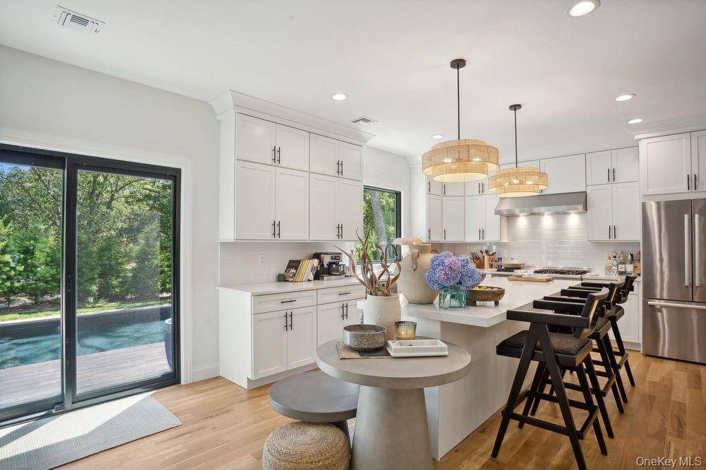 4 Squaw RD, East Hampton, NY 11937