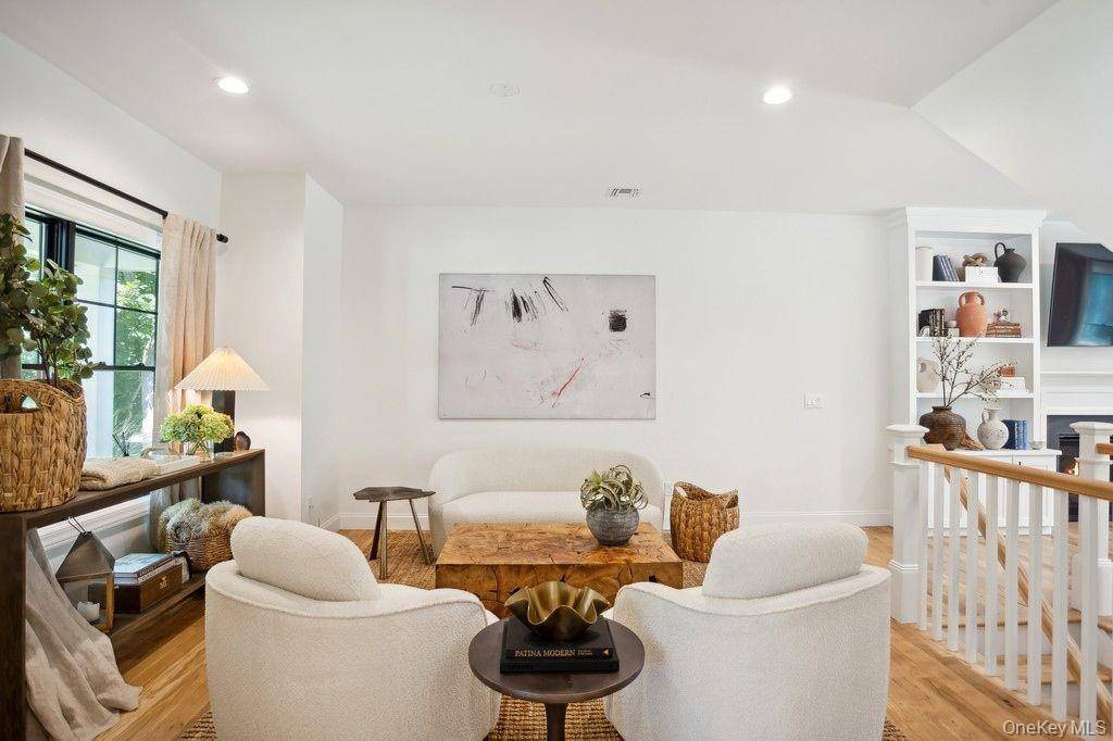 4 Squaw RD, East Hampton, NY 11937