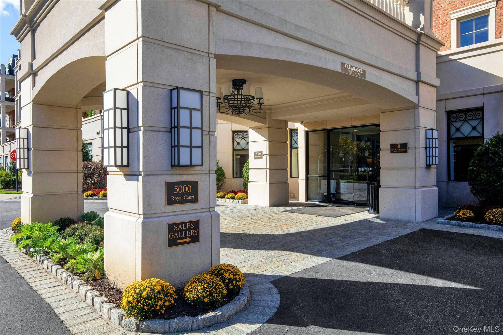 5000 Royal CT #5014, North Hills, NY 11040