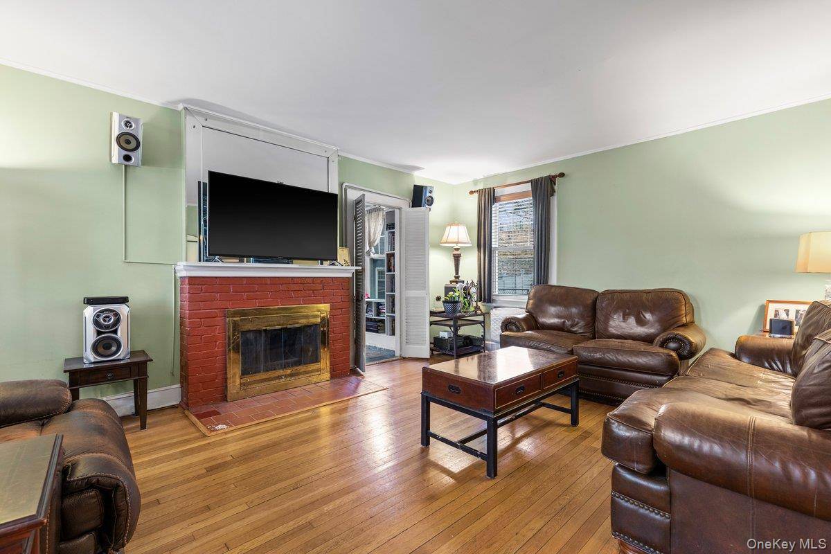 306 Hutchinson BLVD, Mount Vernon, NY 10552