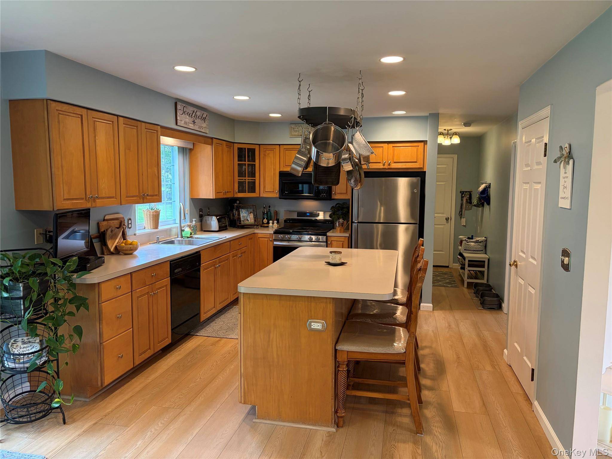 240 Lisa DR, Southold, NY 11971