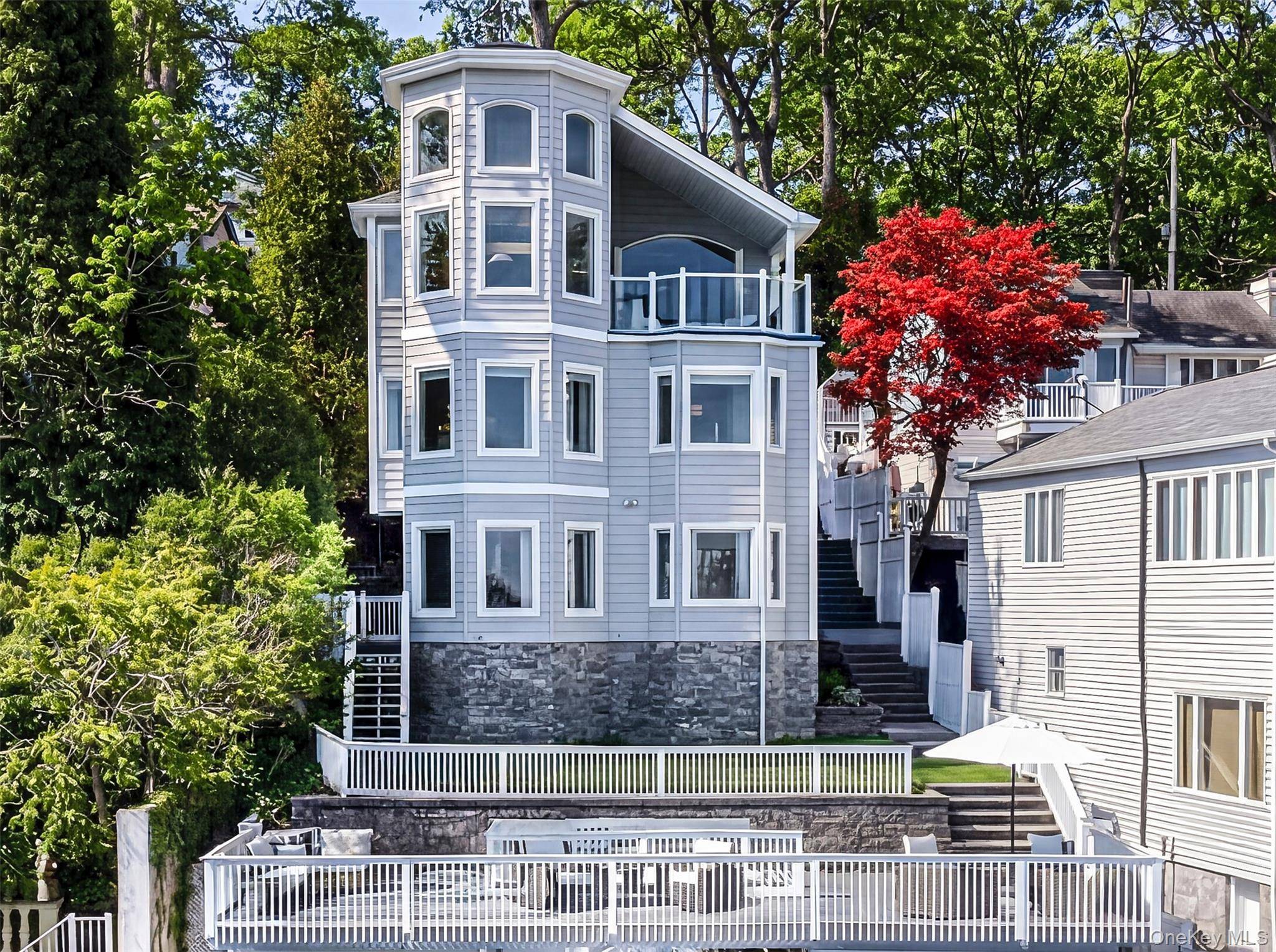 565 McKinley TER, Centerport, NY 11721