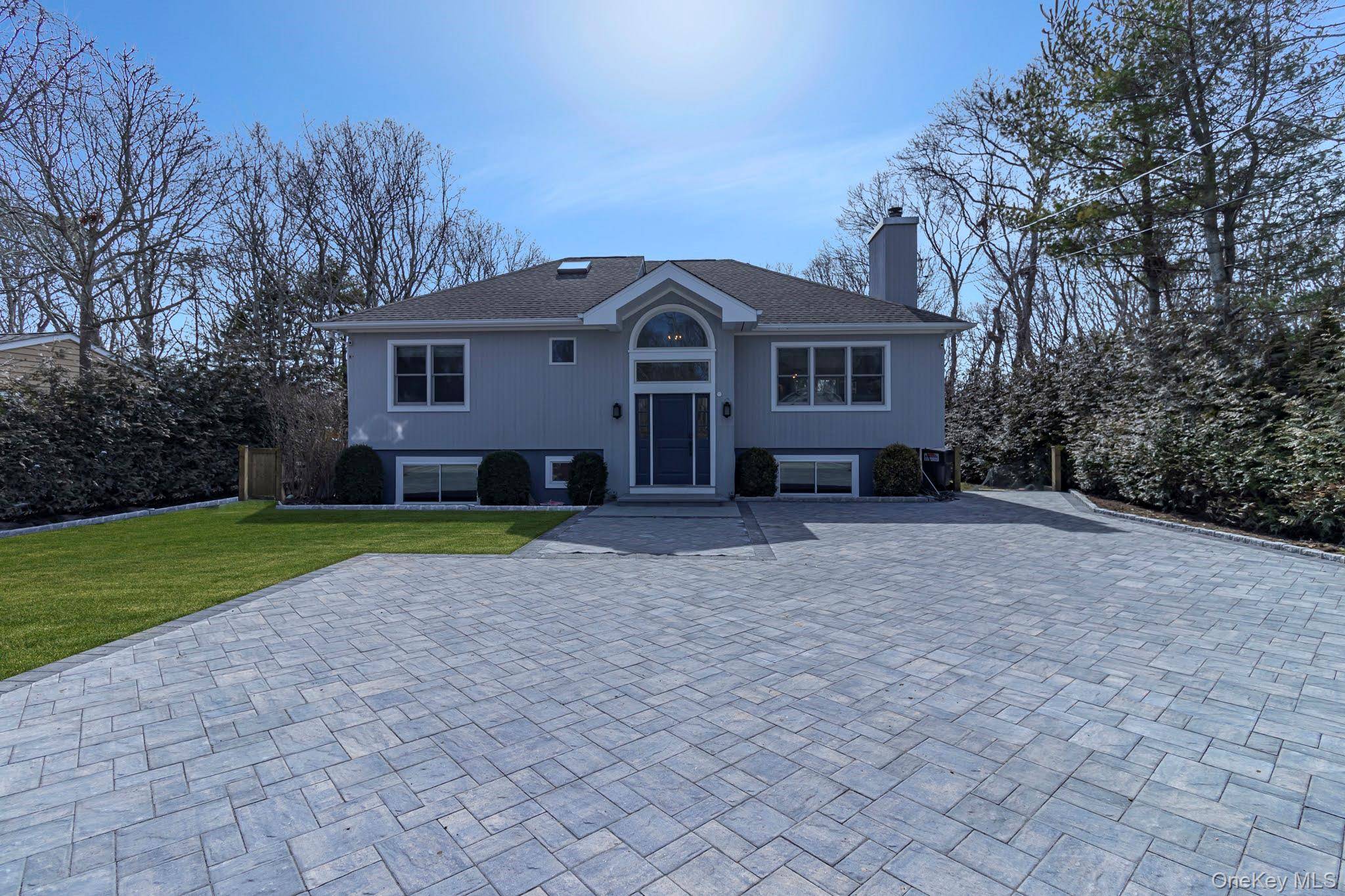 15 Palo Alto DR, Hampton Bays, NY 11946